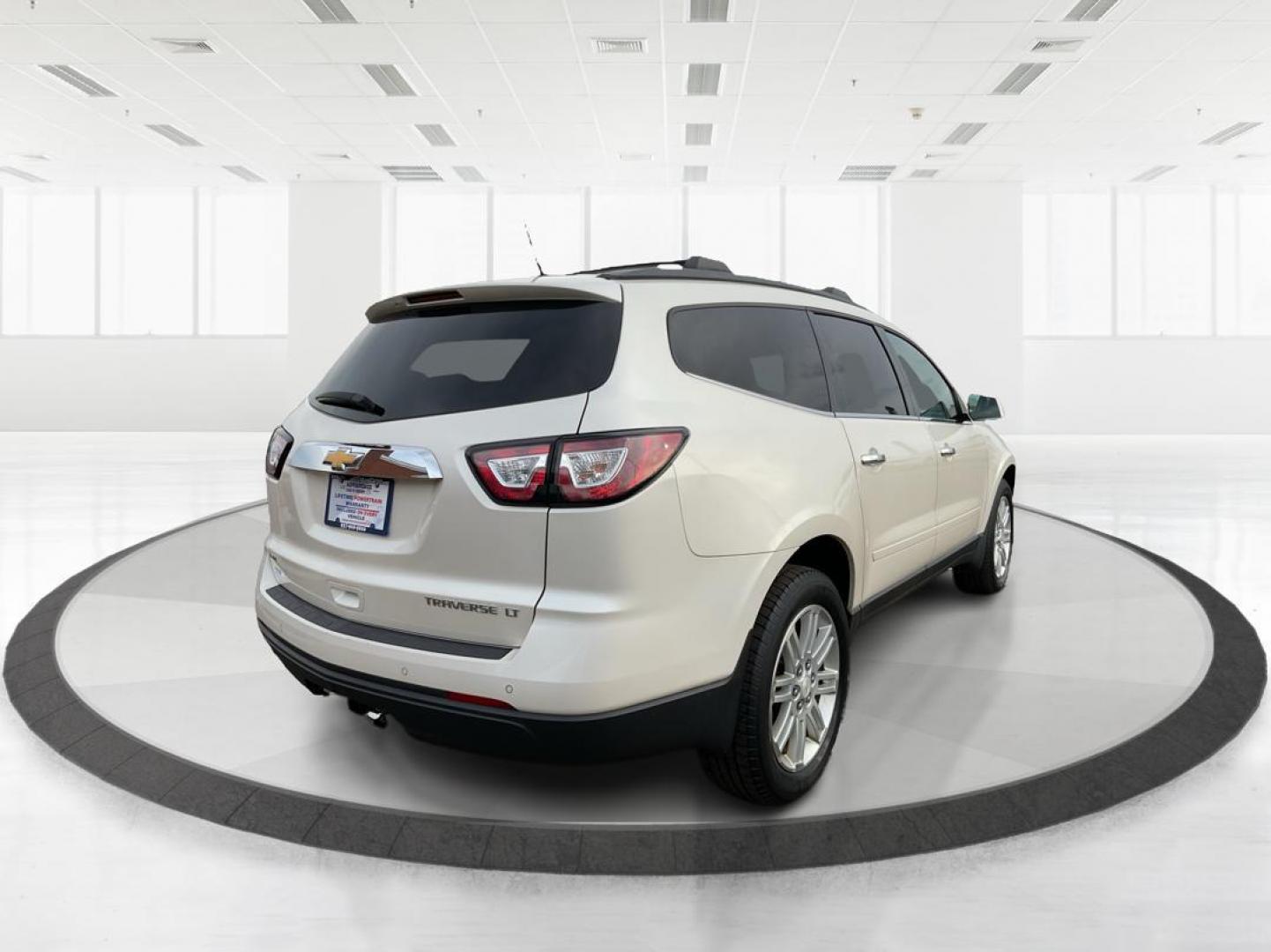 2015 Chevrolet Traverse 1LT (1GNKVGKD3FJ) with an 3.6L V-6 gasoline direct injection engine, located at 1951 S Dayton Lakeview Rd., New Carlisle, OH, 45344, (937) 908-9800, 39.890999, -84.050255 - Photo#2