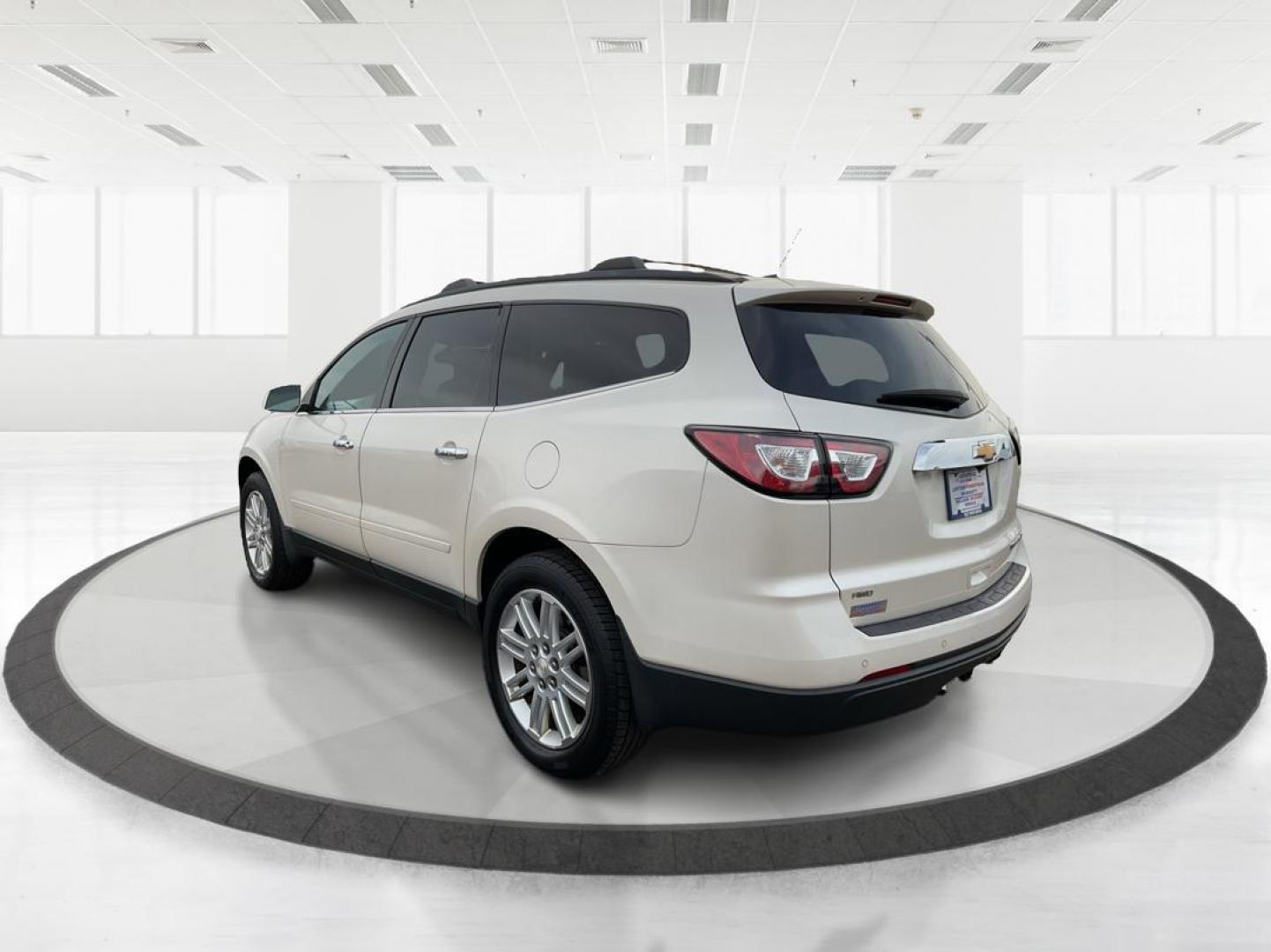 2015 Chevrolet Traverse 1LT (1GNKVGKD3FJ) with an 3.6L V-6 gasoline direct injection engine, located at 1951 S Dayton Lakeview Rd., New Carlisle, OH, 45344, (937) 908-9800, 39.890999, -84.050255 - Photo#4
