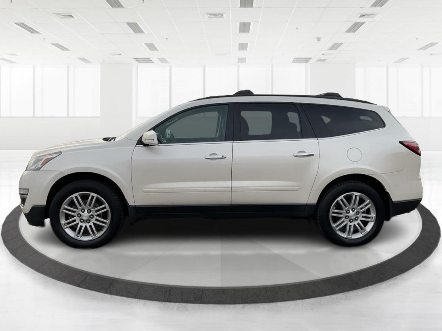 2015 Chevrolet Traverse 1LT (1GNKVGKD3FJ) with an 3.6L V-6 gasoline direct injection engine, located at 1951 S Dayton Lakeview Rd., New Carlisle, OH, 45344, (937) 908-9800, 39.890999, -84.050255 - Photo#5