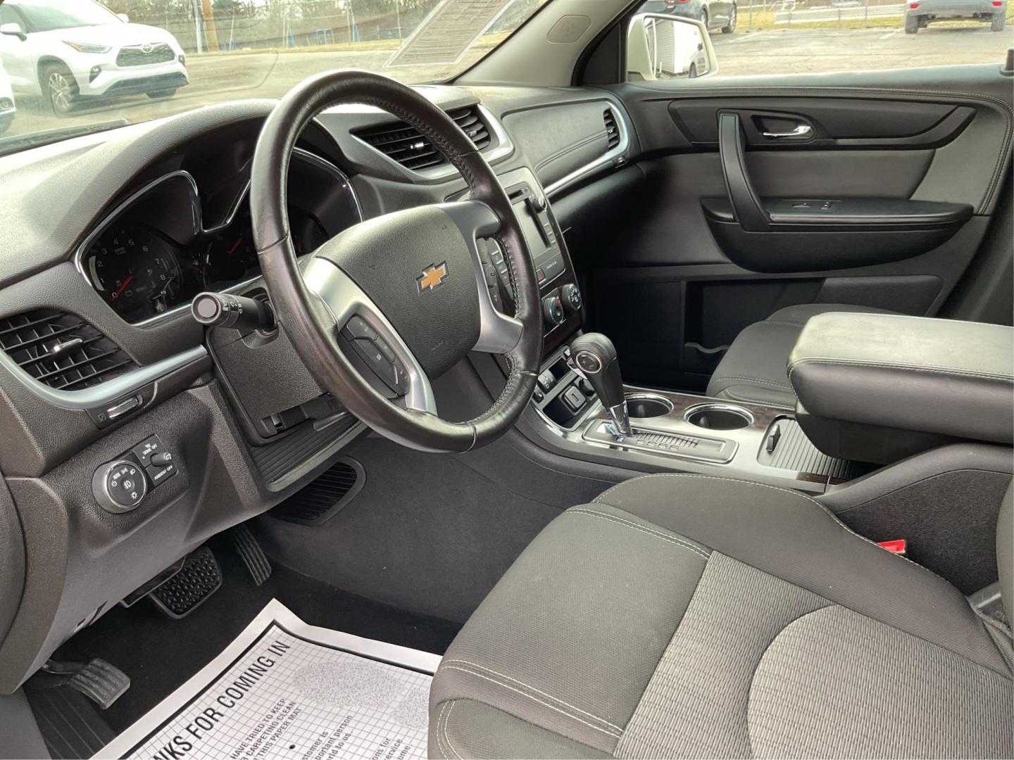 2015 Chevrolet Traverse 1LT (1GNKVGKD3FJ) with an 3.6L V-6 gasoline direct injection engine, located at 1951 S Dayton Lakeview Rd., New Carlisle, OH, 45344, (937) 908-9800, 39.890999, -84.050255 - Photo#8