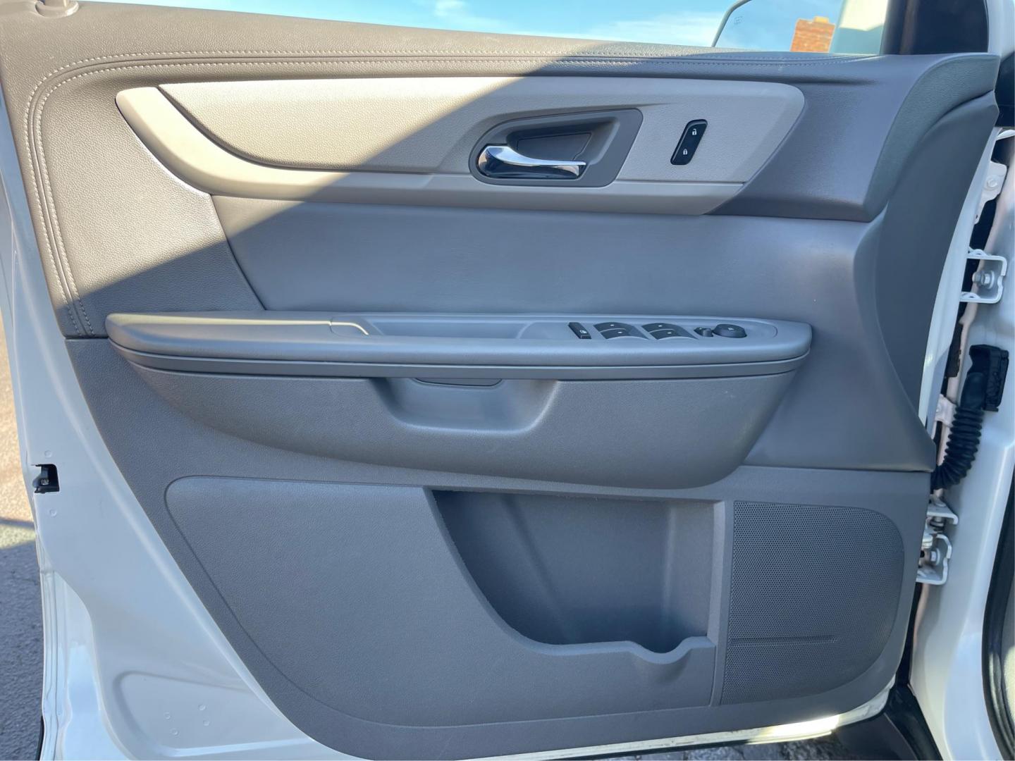 2015 Chevrolet Traverse LT (1GNKVGKD0FJ) with an Other engine, located at 880 E. National Road, OH, 45377, (937) 908-9800, 39.891918, -84.183975 - Photo#17
