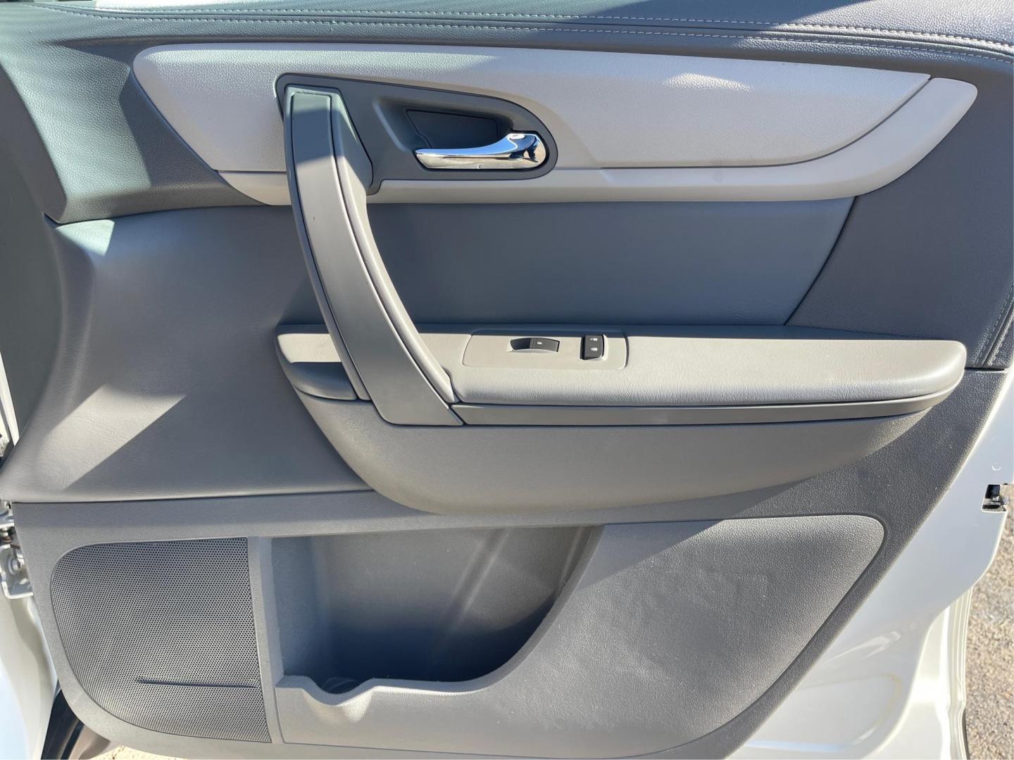 2015 Chevrolet Traverse LT (1GNKVGKD0FJ) with an Other engine, located at 880 E. National Road, OH, 45377, (937) 908-9800, 39.891918, -84.183975 - Photo#18