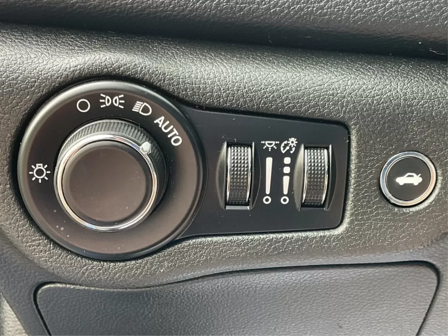 2015 Chrysler 200 Limited (1C3CCCAB1FN) with an Other engine, located at 1951 S Dayton Lakeview Rd., New Carlisle, OH, 45344, (937) 908-9800, 39.890999, -84.050255 - Photo#17