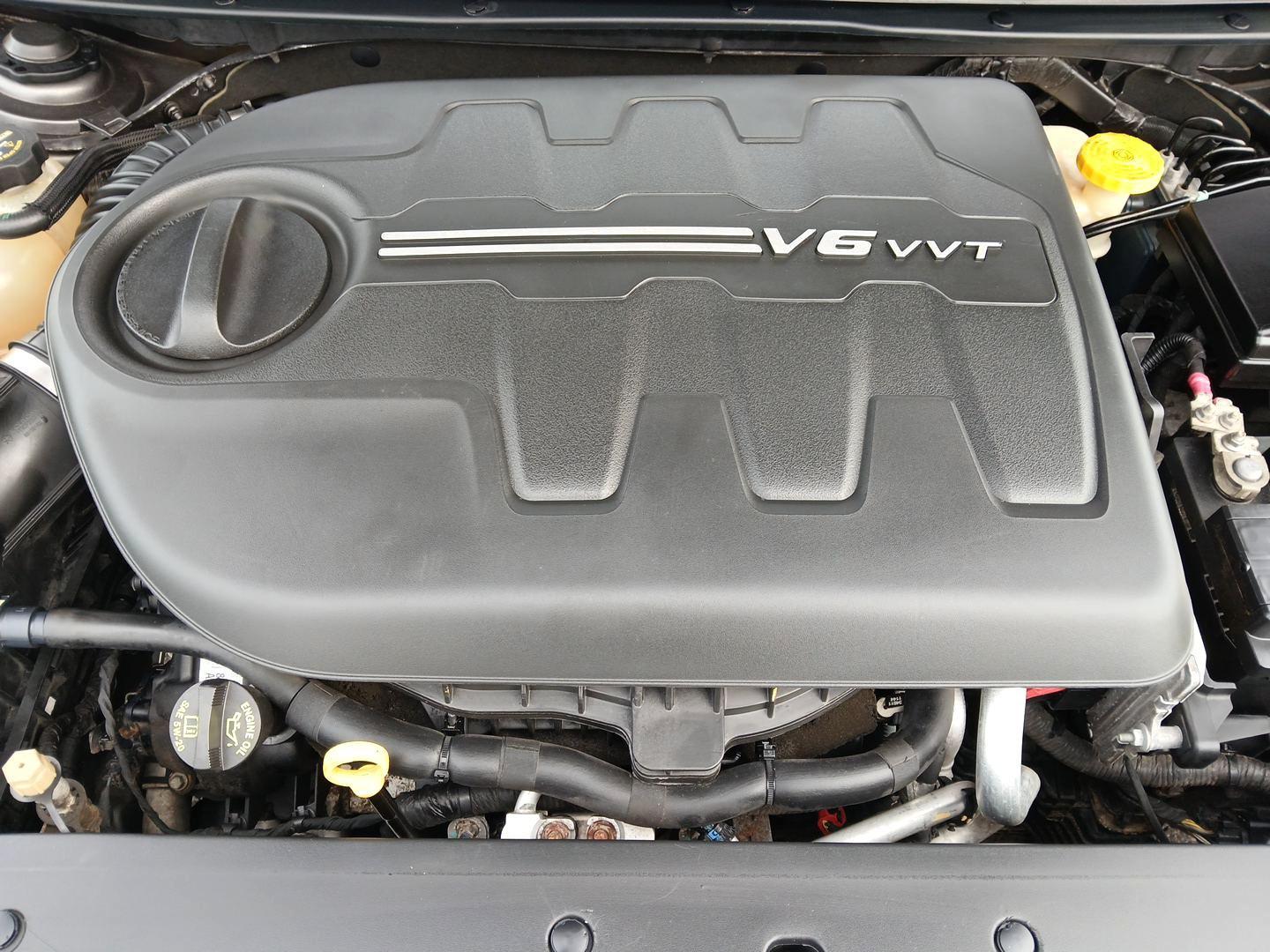 2015 Chrysler 200 S AWD (1C3CCCDG7FN) with an 3.6L V6 DOHC 24V FFV engine, 9-Speed Automatic transmission, located at 401 Woodman Dr, Riverside, OH, 45431, (937) 908-9800, 39.761024, -84.120956 - Photo#10