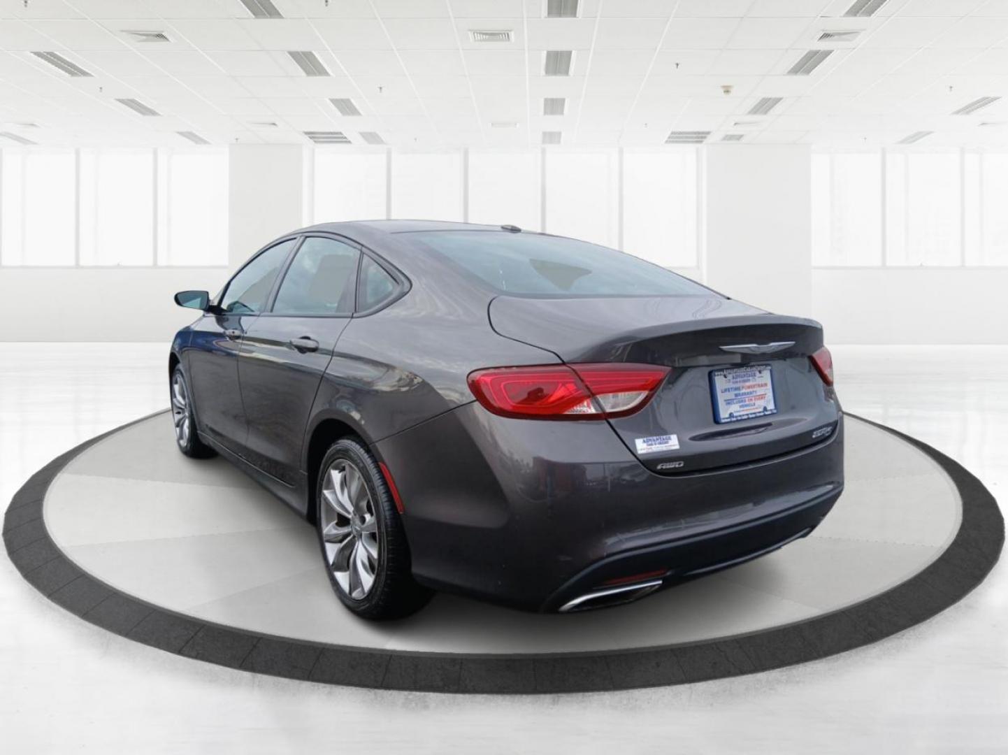 2015 Chrysler 200 S AWD (1C3CCCDG7FN) with an 3.6L V6 DOHC 24V FFV engine, 9-Speed Automatic transmission, located at 401 Woodman Dr, Riverside, OH, 45431, (937) 908-9800, 39.761024, -84.120956 - Photo#4