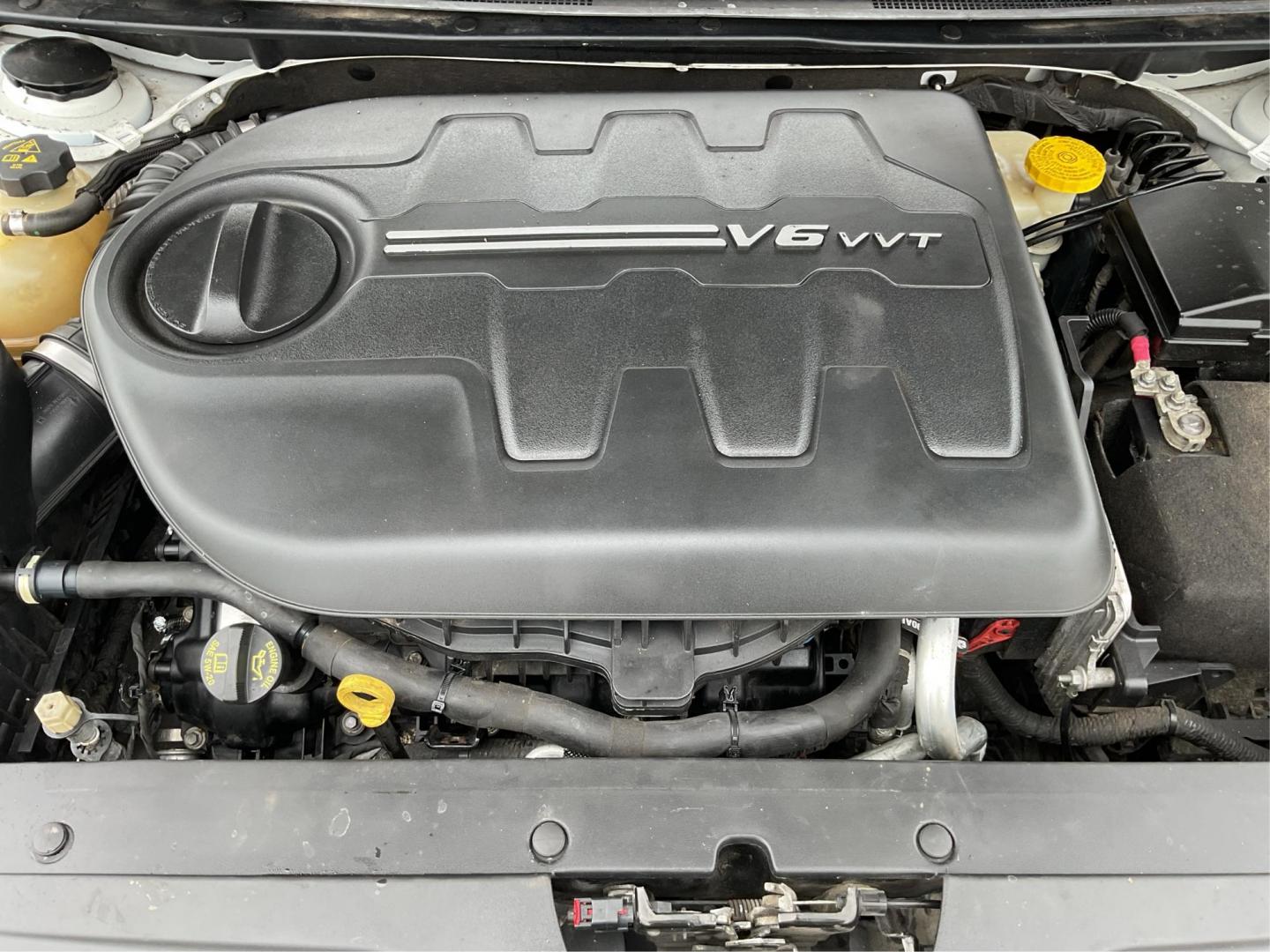 2015 Chrysler 200 C AWD (1C3CCCEG0FN) with an Other engine, located at 880 E. National Road, OH, 45377, (937) 908-9800, 39.891918, -84.183975 - Photo#10