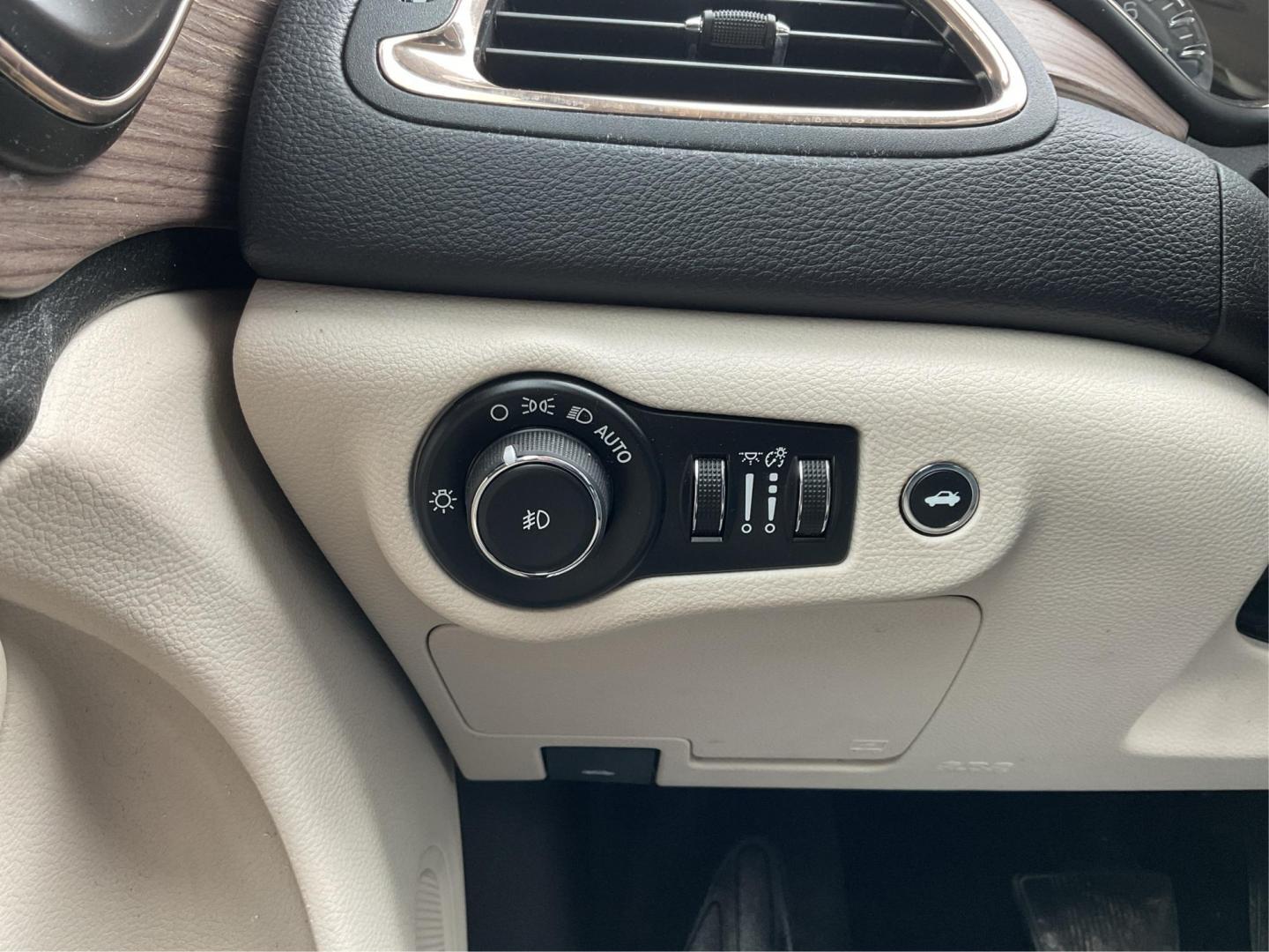 2015 Chrysler 200 C AWD (1C3CCCEG0FN) with an Other engine, located at 880 E. National Road, OH, 45377, (937) 908-9800, 39.891918, -84.183975 - Photo#16