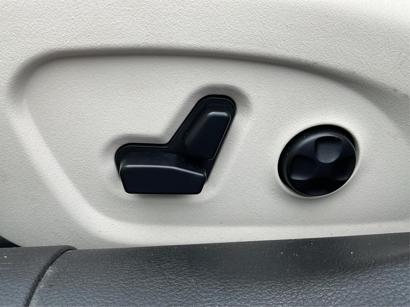 2015 Chrysler 200 C AWD (1C3CCCEG0FN) with an Other engine, located at 880 E. National Road, OH, 45377, (937) 908-9800, 39.891918, -84.183975 - Photo#17