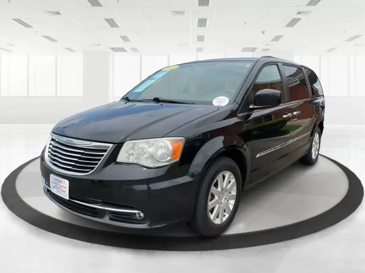 2015 Chrysler Town and Country Touring (2C4RC1BG2FR) with an 3.6L V-6 DOHC engine, located at 1184 Kauffman Ave, Fairborn, OH, 45324, (937) 908-9800, 39.807072, -84.031563 - Photo#7