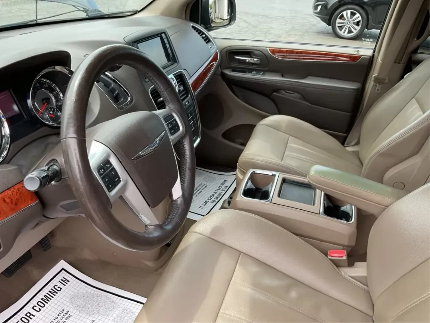 2015 Chrysler Town and Country Touring (2C4RC1BG2FR) with an 3.6L V-6 DOHC engine, located at 1184 Kauffman Ave, Fairborn, OH, 45324, (937) 908-9800, 39.807072, -84.031563 - Photo#8