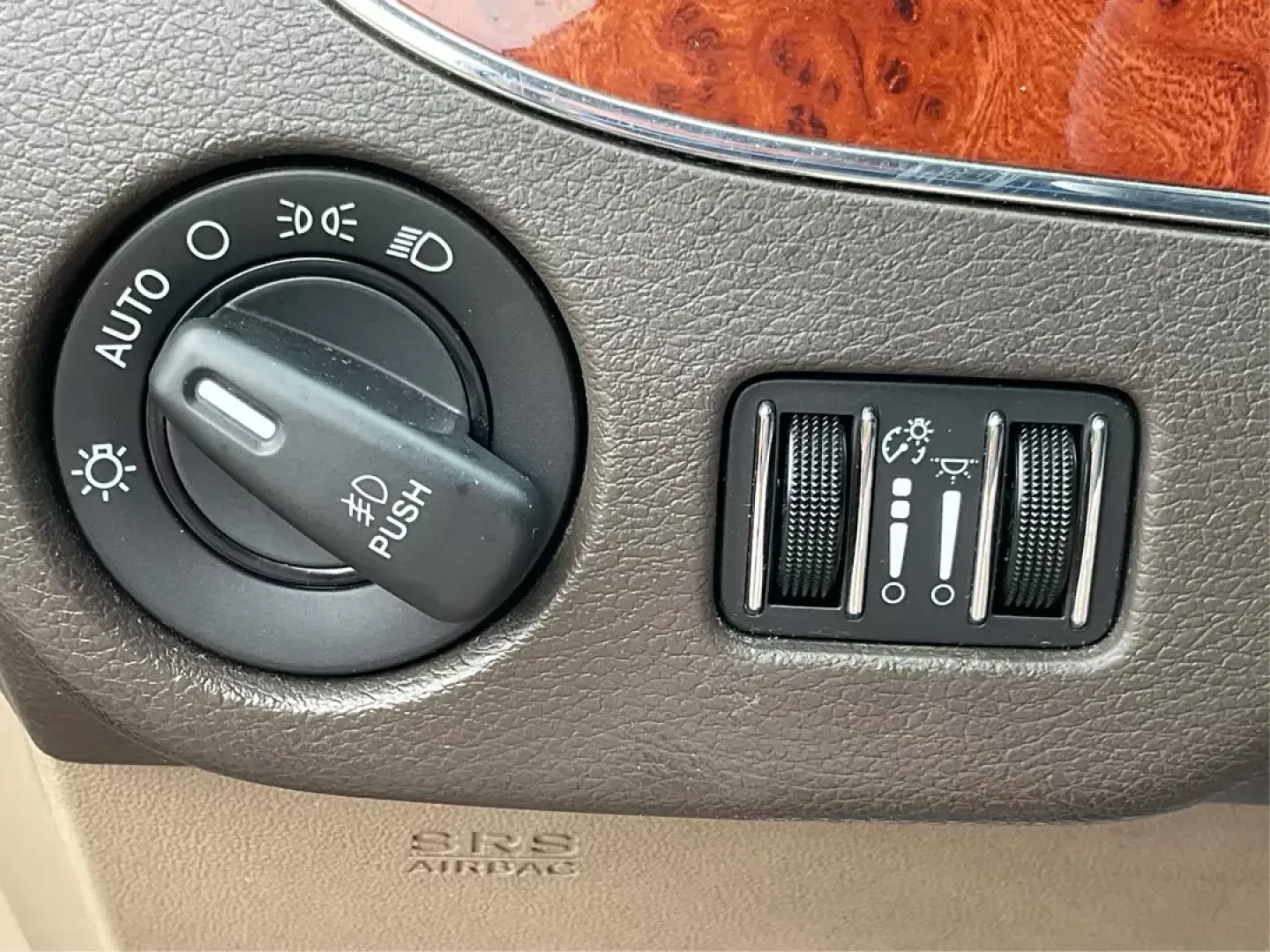 2015 Chrysler Town and Country Touring (2C4RC1BG2FR) with an 3.6L V-6 DOHC engine, located at 1184 Kauffman Ave, Fairborn, OH, 45324, (937) 908-9800, 39.807072, -84.031563 - Photo#16