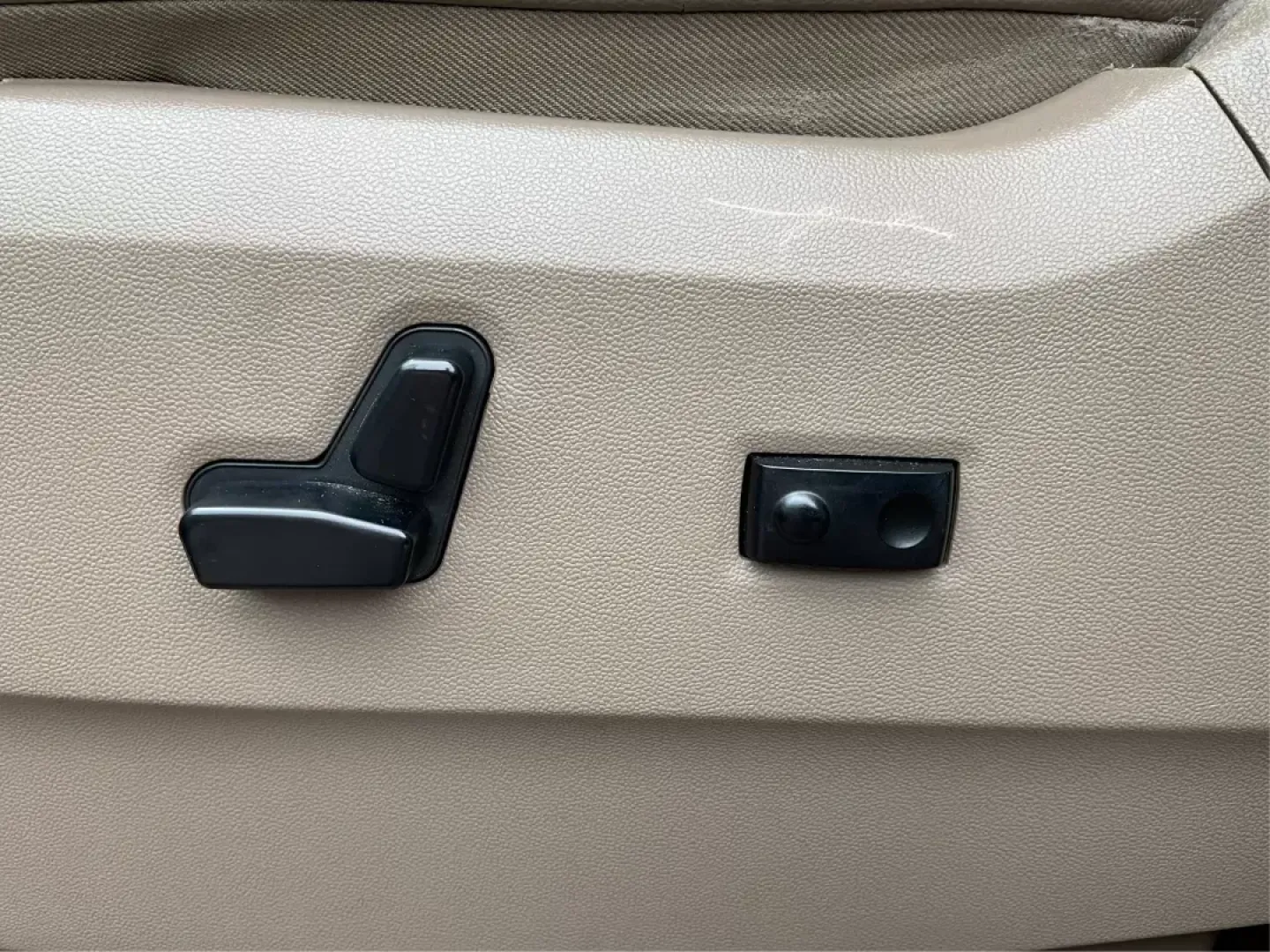 2015 Chrysler Town and Country Touring (2C4RC1BG2FR) with an 3.6L V-6 DOHC engine, located at 1184 Kauffman Ave, Fairborn, OH, 45324, (937) 908-9800, 39.807072, -84.031563 - Photo#17