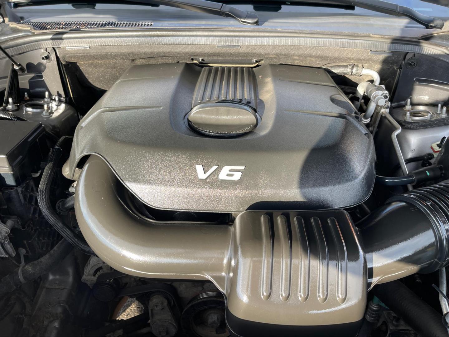 2015 Dodge Durango SXT AWD (1C4RDJAG2FC) with an 3.6L V6 DOHC 24V engine, 8-Speed Automatic transmission, located at 1951 S Dayton Lakeview Rd., New Carlisle, OH, 45344, (937) 908-9800, 39.890999, -84.050255 - Photo#10