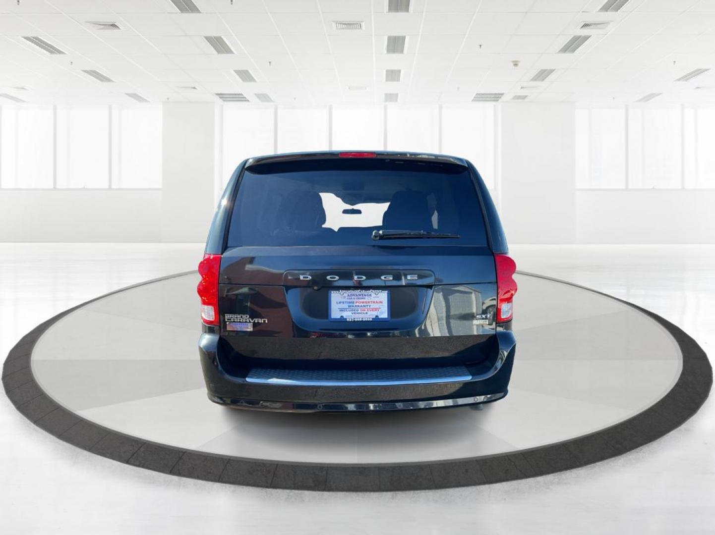 2015 Dodge Grand Caravan SXT (2C4RDGCG0FR) with an 3.6L V-6 DOHC engine, located at 8750 N County Rd 25A, Piqua, OH, 45356, (937) 908-9800, 40.164391, -84.232513 - Photo#3