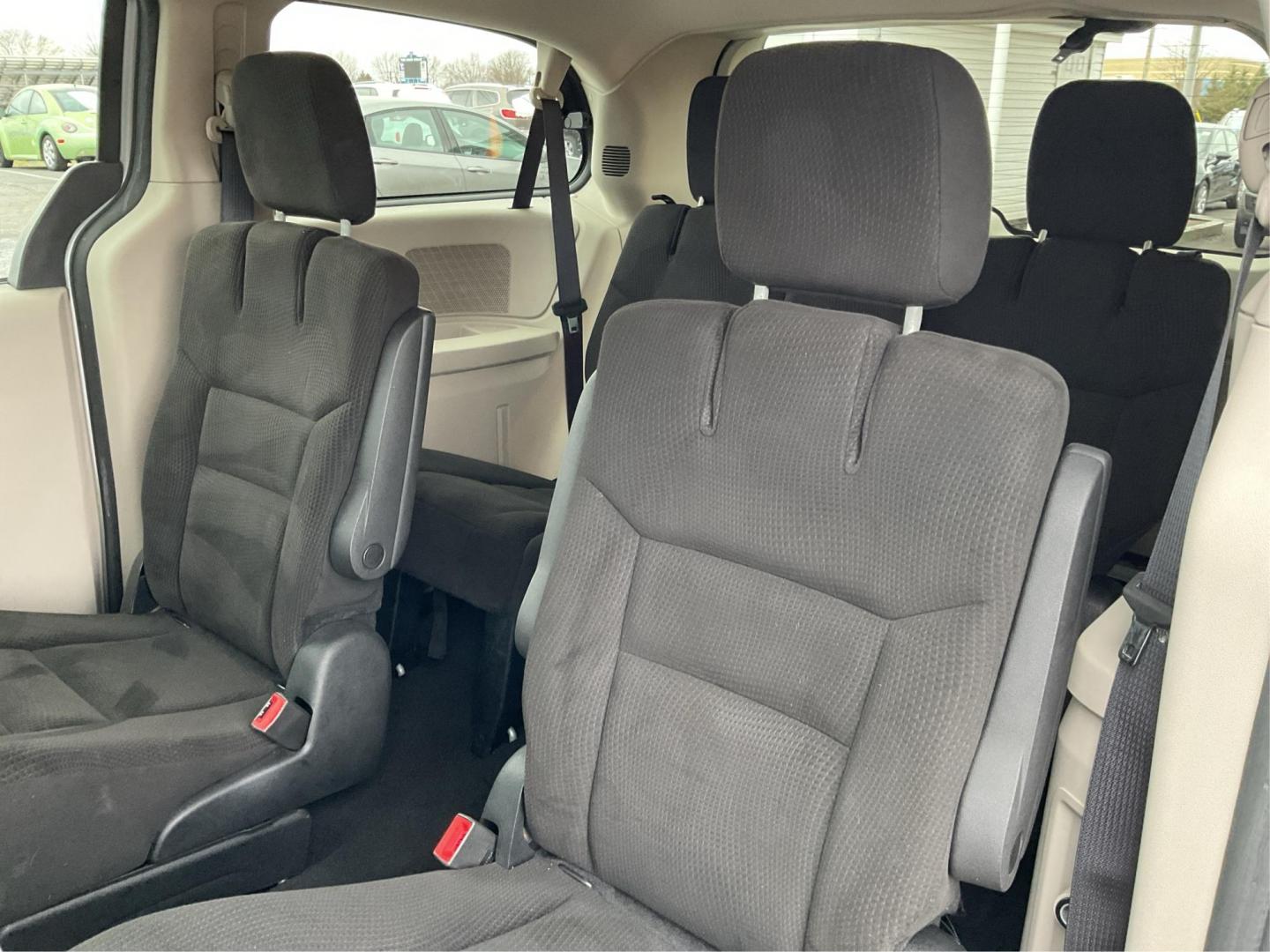 2015 Dodge Grand Caravan SE (2C4RDGBG9FR) with an Other engine, located at 1099 N County Rd 25A , Troy, OH, 45373, (937) 908-9800, 40.057041, -84.215462 - Photo#9