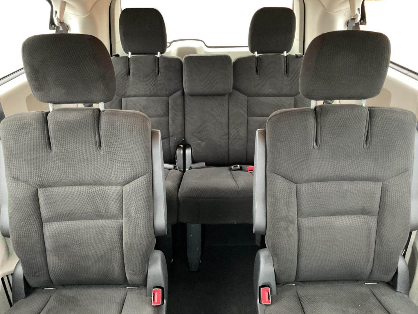 2015 Dodge Grand Caravan SE (2C4RDGBG9FR) with an Other engine, located at 1099 N County Rd 25A , Troy, OH, 45373, (937) 908-9800, 40.057041, -84.215462 - Photo#13