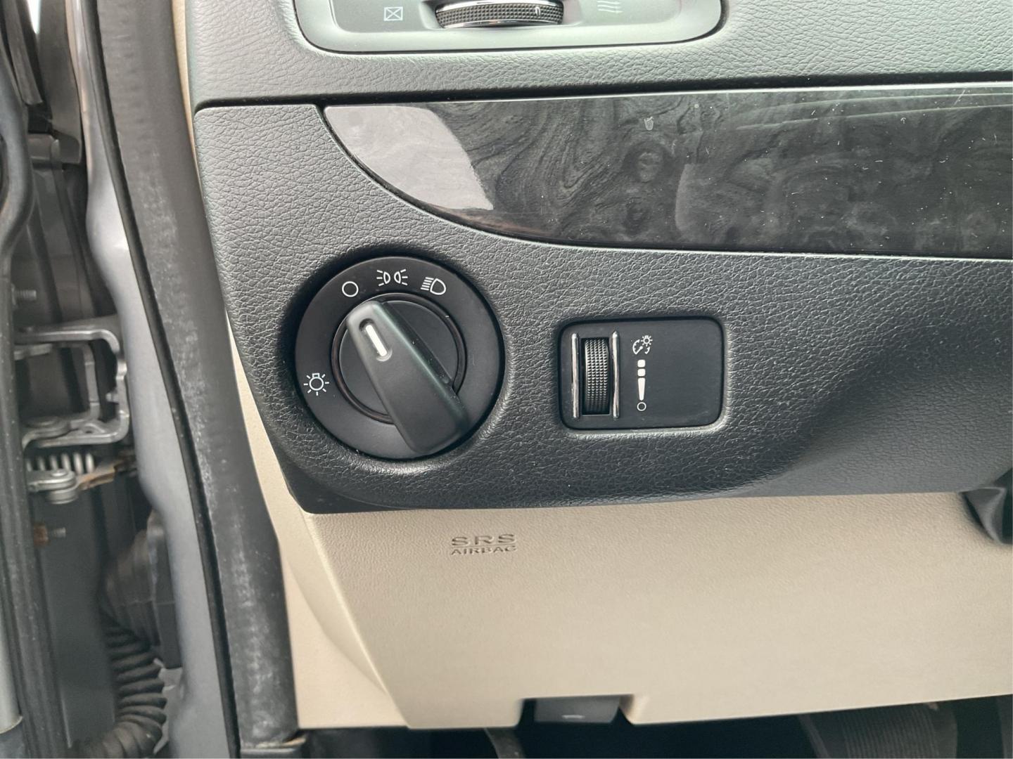 2015 Dodge Grand Caravan SE (2C4RDGBG9FR) with an Other engine, located at 1099 N County Rd 25A , Troy, OH, 45373, (937) 908-9800, 40.057041, -84.215462 - Photo#16