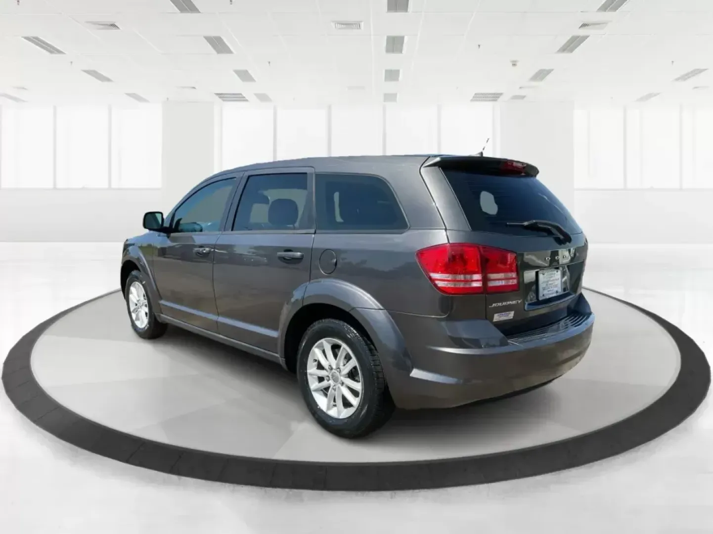 2015 Dodge Journey SE (3C4PDCABXFT) with an 2.4L L4 DOHC 16V engine, 4-Speed Automatic transmission, located at 4508 South Dixie Dr, Moraine, OH, 45439, (937) 908-9800, 39.807072, -84.031563 - Photo#4