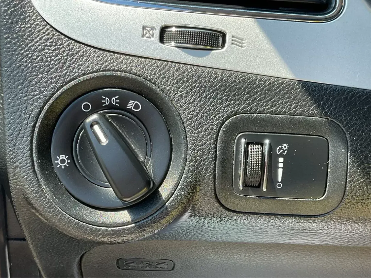 2015 Dodge Journey SE (3C4PDCABXFT) with an 2.4L L4 DOHC 16V engine, 4-Speed Automatic transmission, located at 4508 South Dixie Dr, Moraine, OH, 45439, (937) 908-9800, 39.807072, -84.031563 - Photo#16