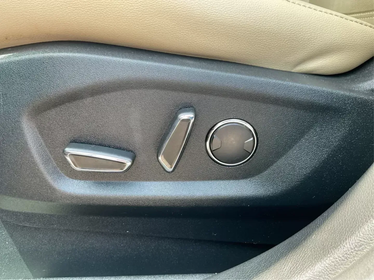 2015 Ford Edge SEL (2FMTK4J99FB) with an Other engine, located at 880 E. National Road, OH, 45377, (937) 908-9800, 39.891918, -84.183975 - Photo#17