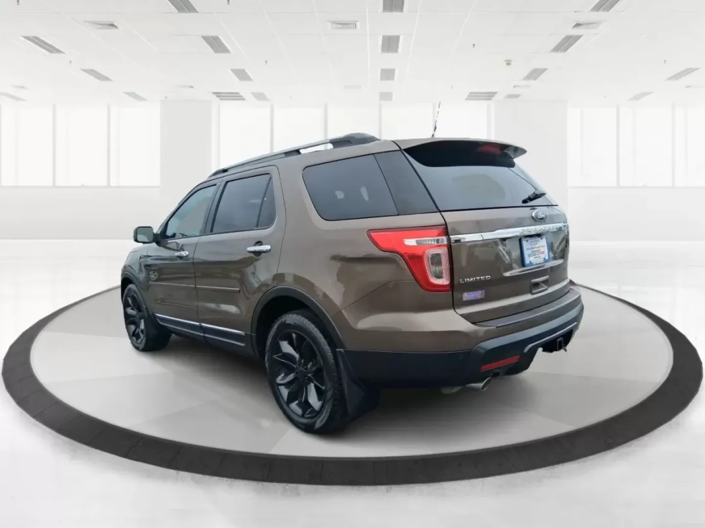 2015 Ford Explorer Limited (1FM5K8F85FG) with an 3.5L V-6 DOHC engine, located at 880 E. National Road, OH, 45377, (937) 908-9800, 39.891918, -84.183975 - Photo#4