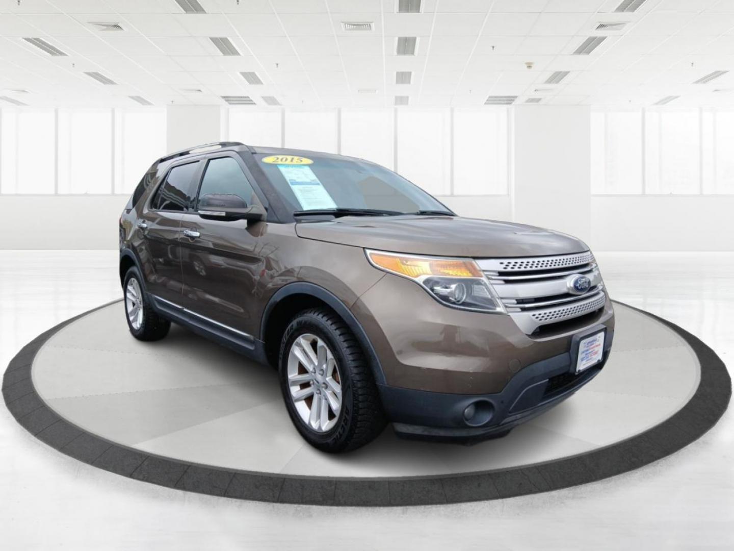 2015 Ford Explorer XLT FWD (1FM5K7D83FG) with an 3.5L V6 DOHC 24V engine, 6-Speed Automatic transmission, located at 880 E. National Road, OH, 45377, (937) 908-9800, 39.891918, -84.183975 - Photo#0