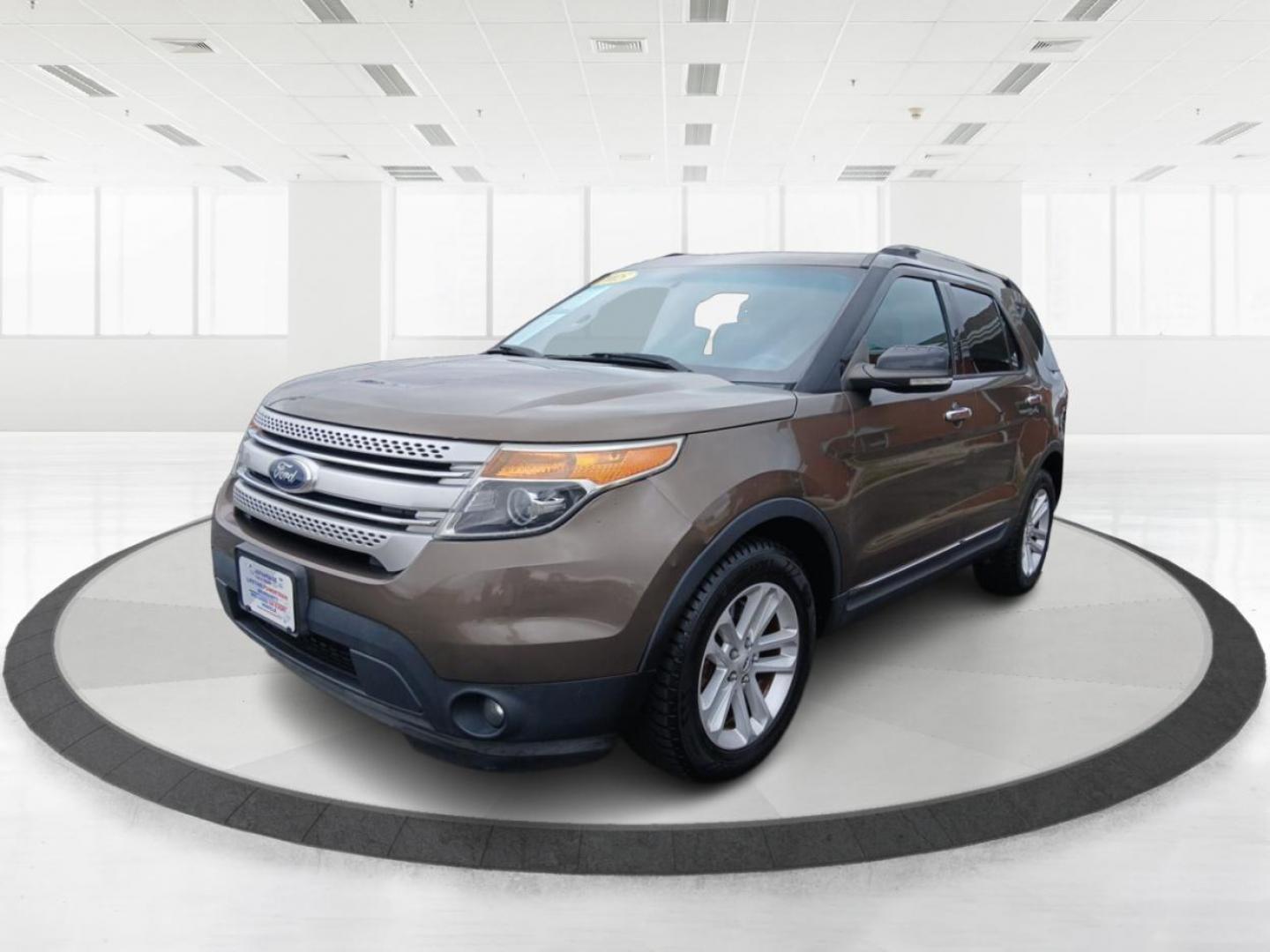 2015 Ford Explorer XLT FWD (1FM5K7D83FG) with an 3.5L V6 DOHC 24V engine, 6-Speed Automatic transmission, located at 880 E. National Road, OH, 45377, (937) 908-9800, 39.891918, -84.183975 - Photo#7