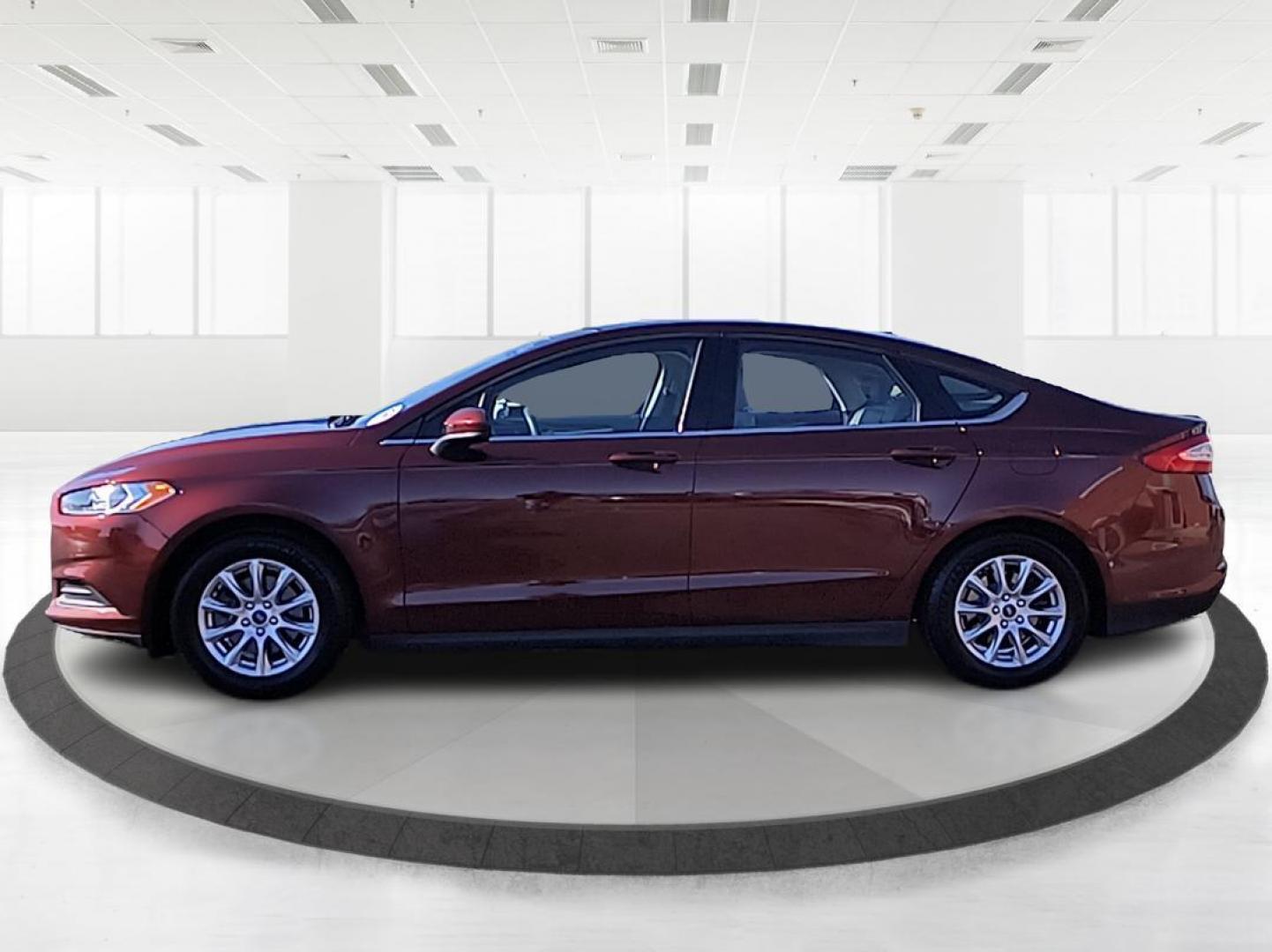 2015 Ford Fusion S (3FA6P0G76FR) with an Other engine, located at 1230 East Main St, Xenia, OH, 45385, (937) 908-9800, 39.688042, -83.910538 - Photo#5