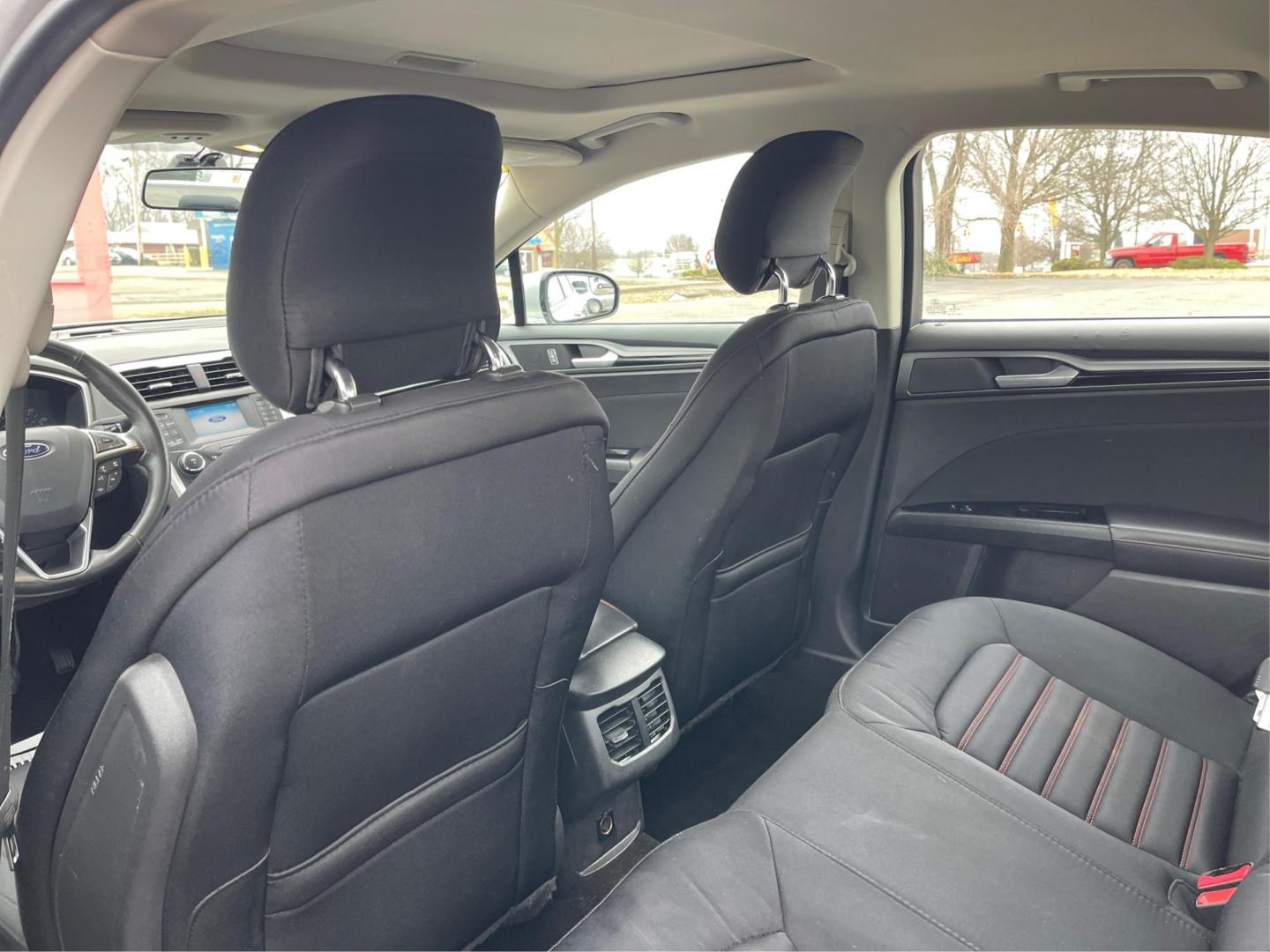 2015 Ford Fusion SE (3FA6P0H99FR) with an 2.0L L4 DOHC 16V engine, 6-Speed Automatic transmission, located at 1951 S Dayton Lakeview Rd., New Carlisle, OH, 45344, (937) 908-9800, 39.890999, -84.050255 - Photo#9