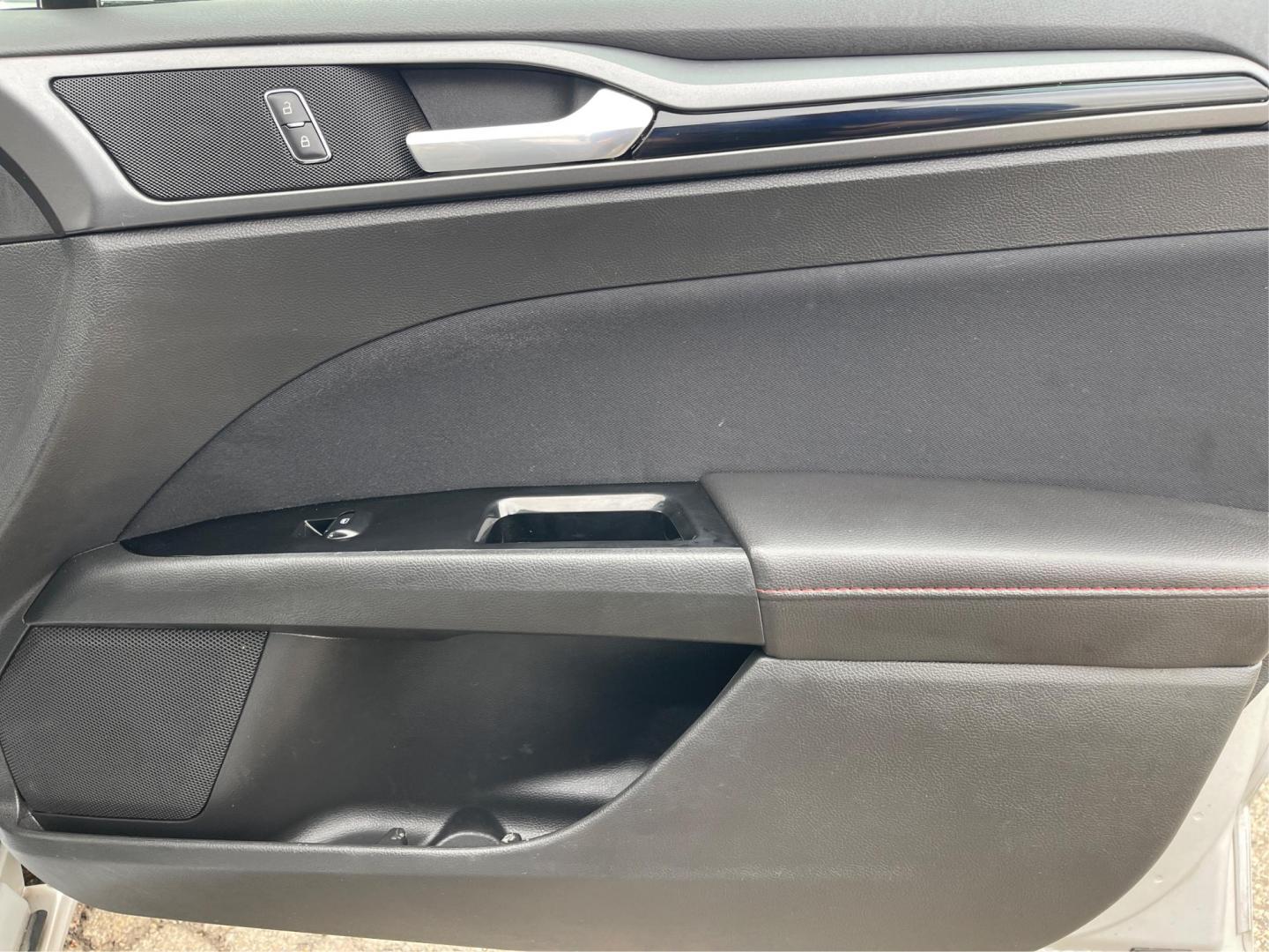 2015 Ford Fusion SE (3FA6P0H99FR) with an 2.0L L4 DOHC 16V engine, 6-Speed Automatic transmission, located at 1951 S Dayton Lakeview Rd., New Carlisle, OH, 45344, (937) 908-9800, 39.890999, -84.050255 - Photo#19