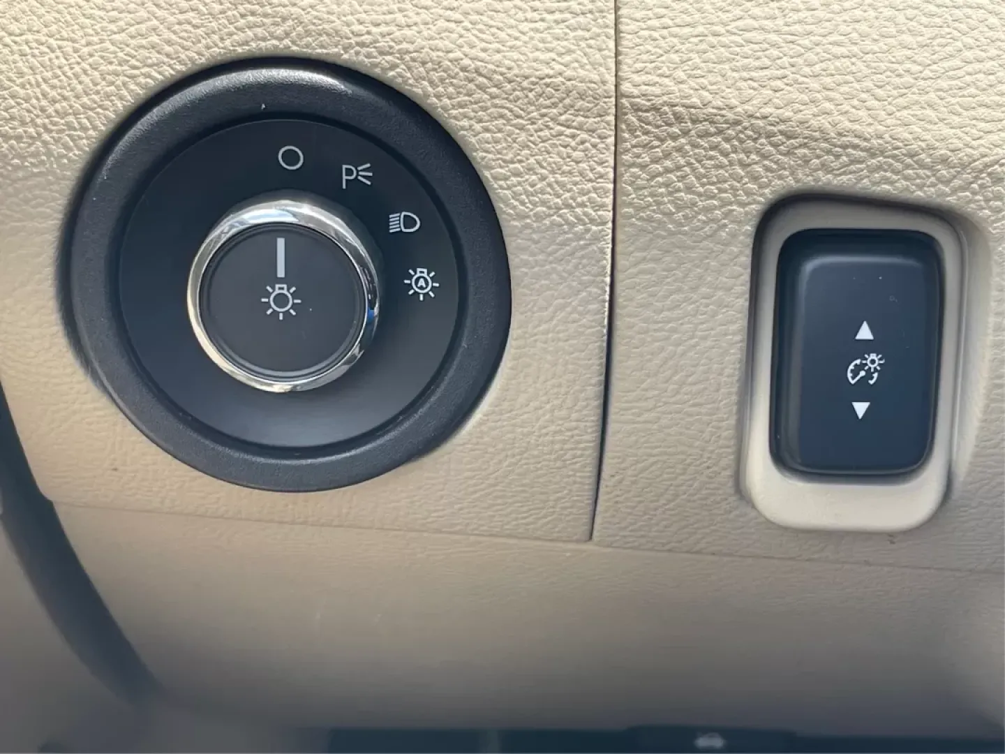 2012 Nissan Murano SL (JN8AZ1MW8CW) with an 3.5L V-6 DOHC engine, located at 1184 Kauffman Ave, Fairborn, OH, 45324, (937) 908-9800, 39.807072, -84.031563 - Photo#16