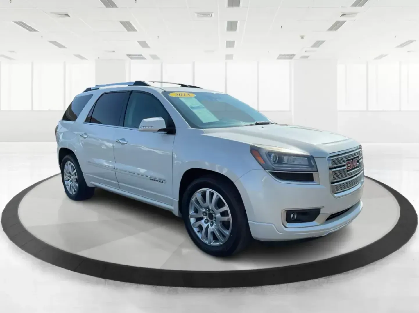 2015 GMC Acadia Denali (1GKKVTKD9FJ) with an 3.6L V-6 gasoline direct injection engine, located at 1230 East Main St, Xenia, OH, 45385, (937) 908-9800, 39.688042, -83.910538 - Photo#0