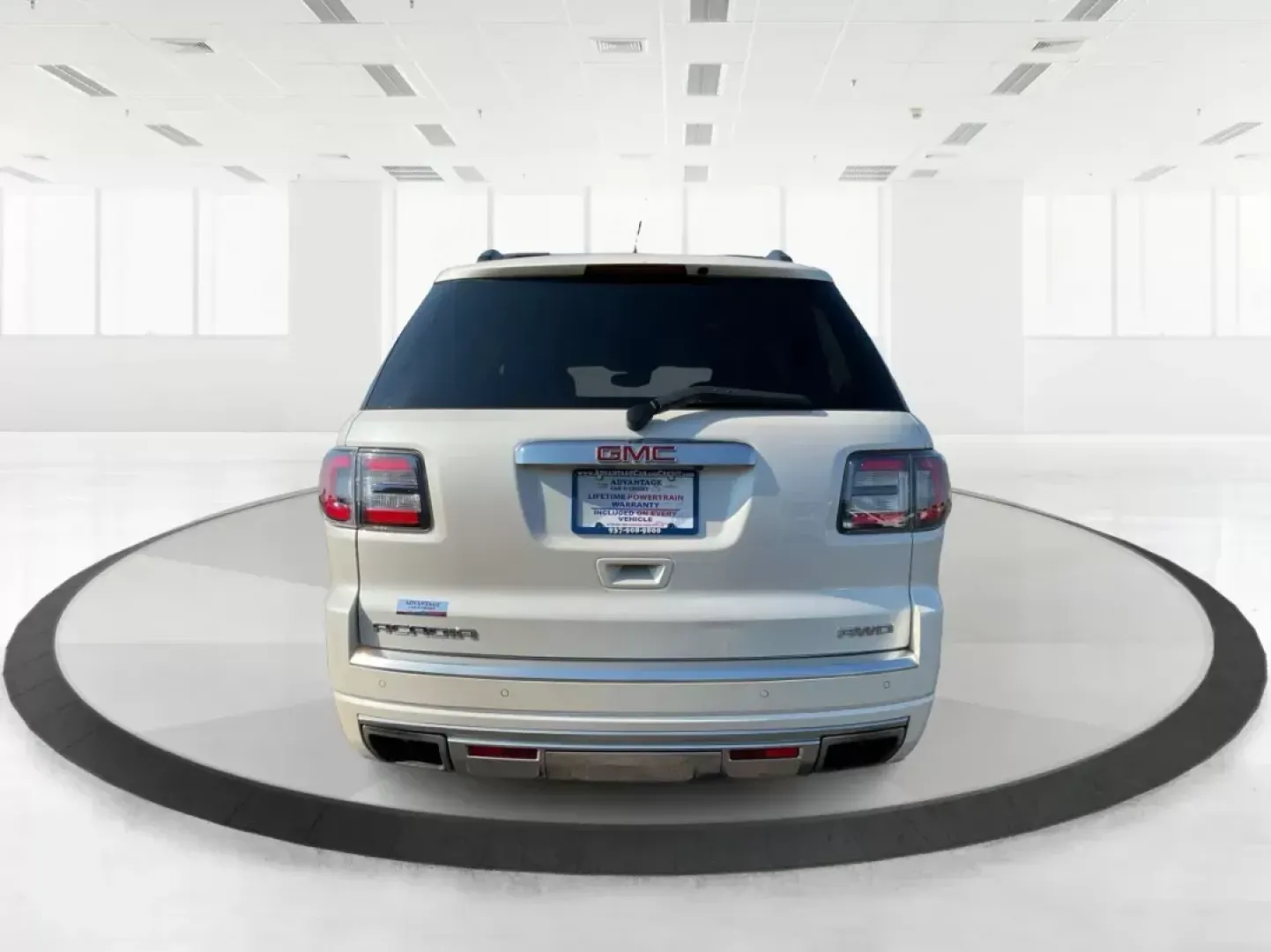 2015 GMC Acadia Denali (1GKKVTKD9FJ) with an 3.6L V-6 gasoline direct injection engine, located at 1230 East Main St, Xenia, OH, 45385, (937) 908-9800, 39.688042, -83.910538 - Photo#3
