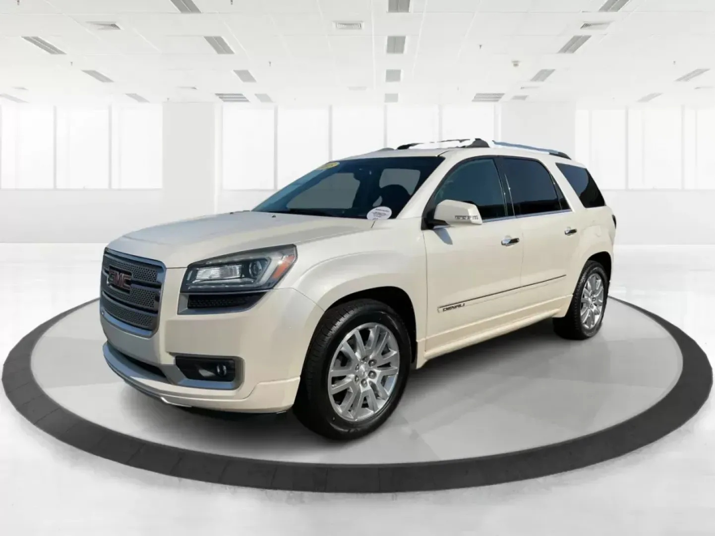 2015 GMC Acadia Denali (1GKKVTKD9FJ) with an 3.6L V-6 gasoline direct injection engine, located at 1230 East Main St, Xenia, OH, 45385, (937) 908-9800, 39.688042, -83.910538 - Photo#7