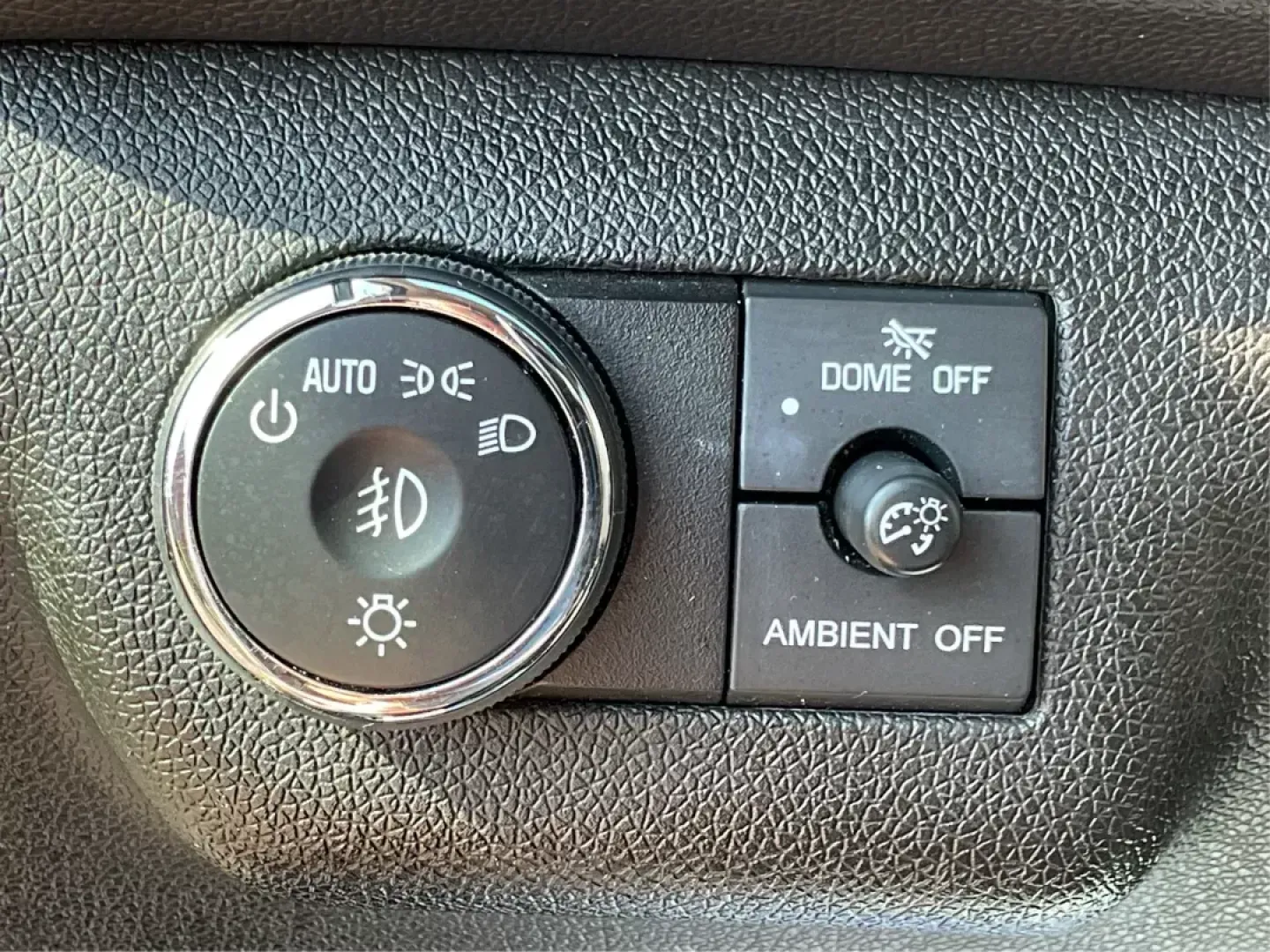 2015 GMC Acadia Denali (1GKKVTKD9FJ) with an 3.6L V-6 gasoline direct injection engine, located at 1230 East Main St, Xenia, OH, 45385, (937) 908-9800, 39.688042, -83.910538 - Photo#16