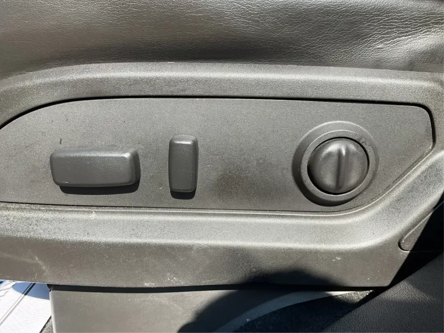 2015 GMC Acadia Denali (1GKKVTKD9FJ) with an 3.6L V-6 gasoline direct injection engine, located at 1230 East Main St, Xenia, OH, 45385, (937) 908-9800, 39.688042, -83.910538 - Photo#17