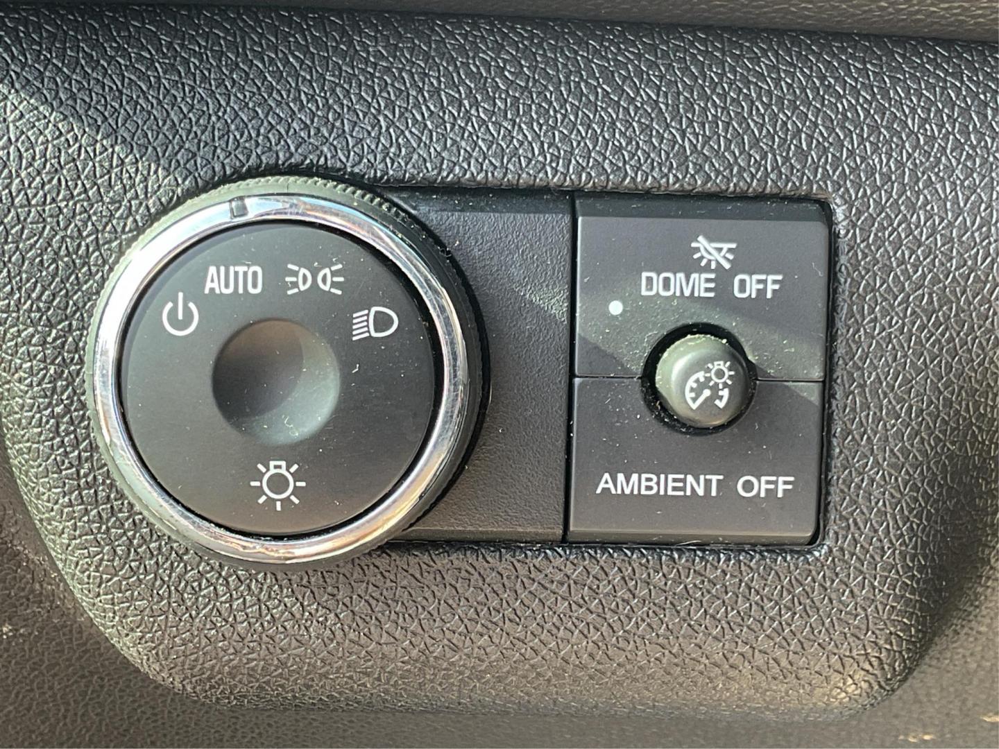 2015 Quicksilver Metallic GMC Acadia SLE-2 AWD (1GKKVPKD4FJ) with an 3.6L V6 DOHC 24V engine, 6-Speed Automatic transmission, located at 1230 East Main St, Xenia, OH, 45385, (937) 908-9800, 39.688042, -83.910538 - Photo#15