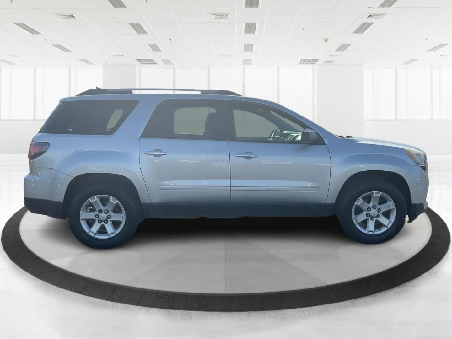 2015 Quicksilver Metallic GMC Acadia SLE-2 AWD (1GKKVPKD4FJ) with an 3.6L V6 DOHC 24V engine, 6-Speed Automatic transmission, located at 1230 East Main St, Xenia, OH, 45385, (937) 908-9800, 39.688042, -83.910538 - Photo#1