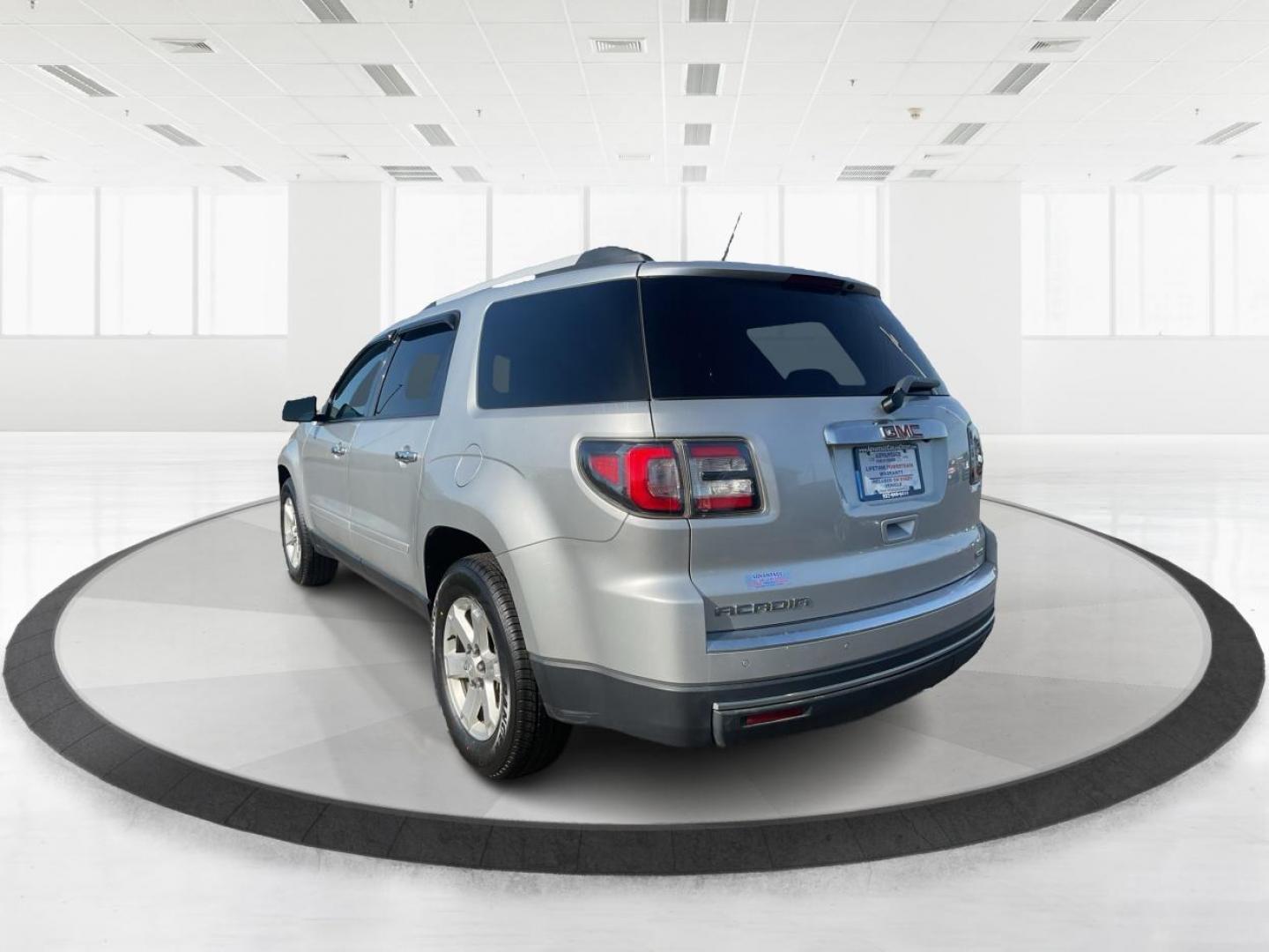 2015 Quicksilver Metallic GMC Acadia SLE-2 AWD (1GKKVPKD4FJ) with an 3.6L V6 DOHC 24V engine, 6-Speed Automatic transmission, located at 1230 East Main St, Xenia, OH, 45385, (937) 908-9800, 39.688042, -83.910538 - Photo#4