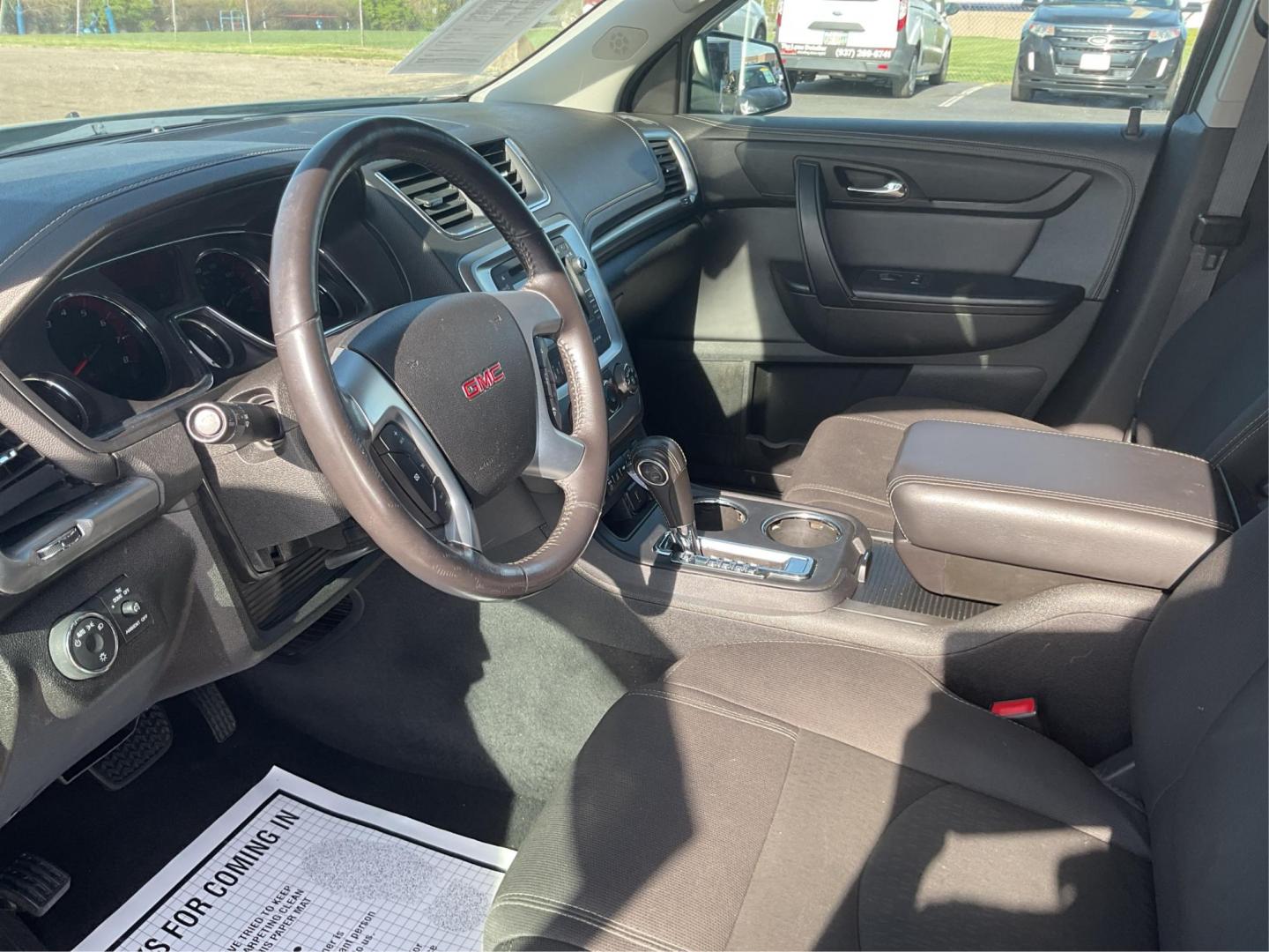 2015 Quicksilver Metallic GMC Acadia SLE-2 AWD (1GKKVPKD4FJ) with an 3.6L V6 DOHC 24V engine, 6-Speed Automatic transmission, located at 1230 East Main St, Xenia, OH, 45385, (937) 908-9800, 39.688042, -83.910538 - Photo#8