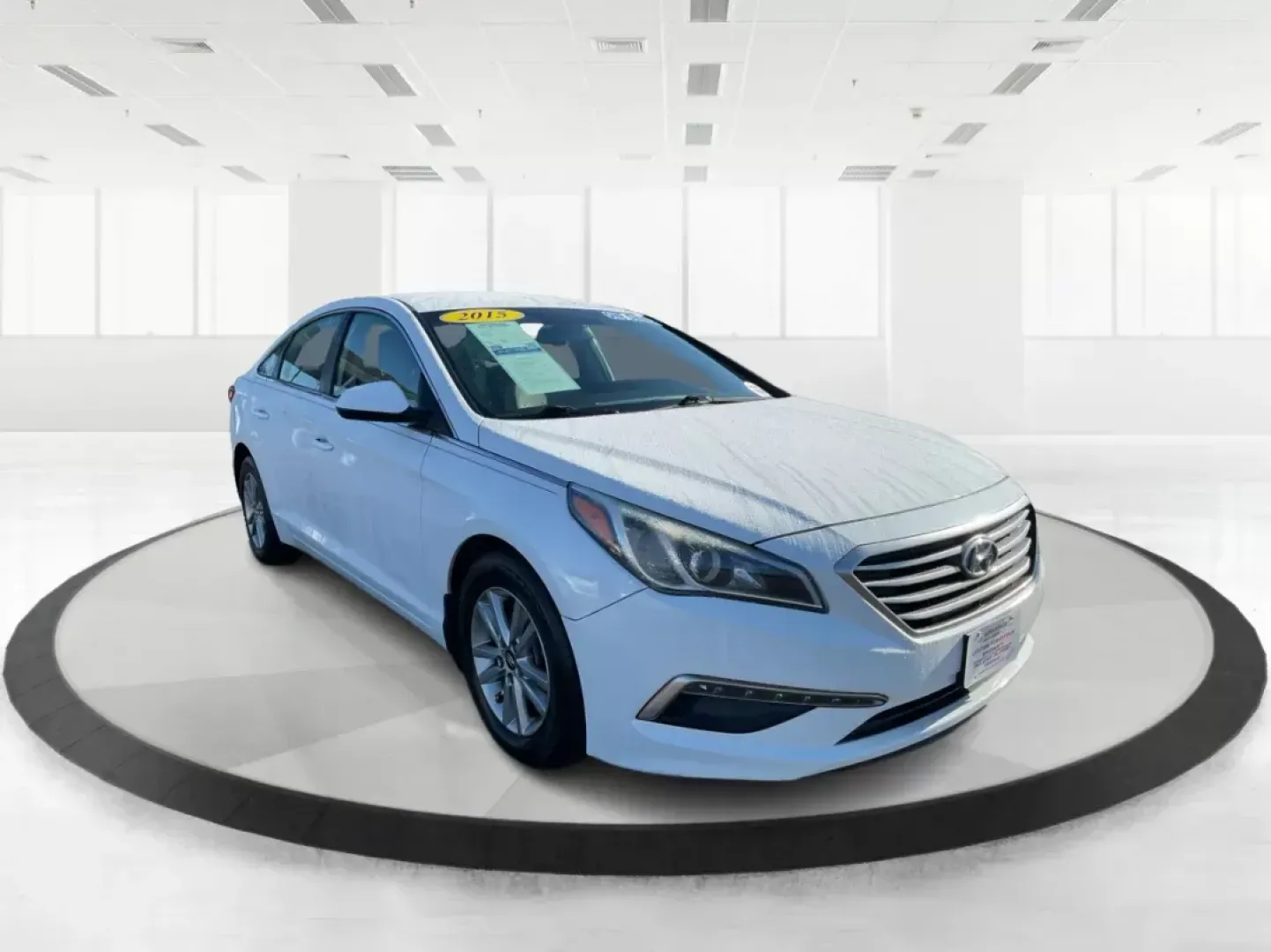 2015 Hyundai Sonata SE (5NPE24AF9FH) with an 2.4L I-4 gasoline direct injection engine, located at 4508 South Dixie Dr, Moraine, OH, 45439, (937) 908-9800, 39.807072, -84.031563 - Photo#0