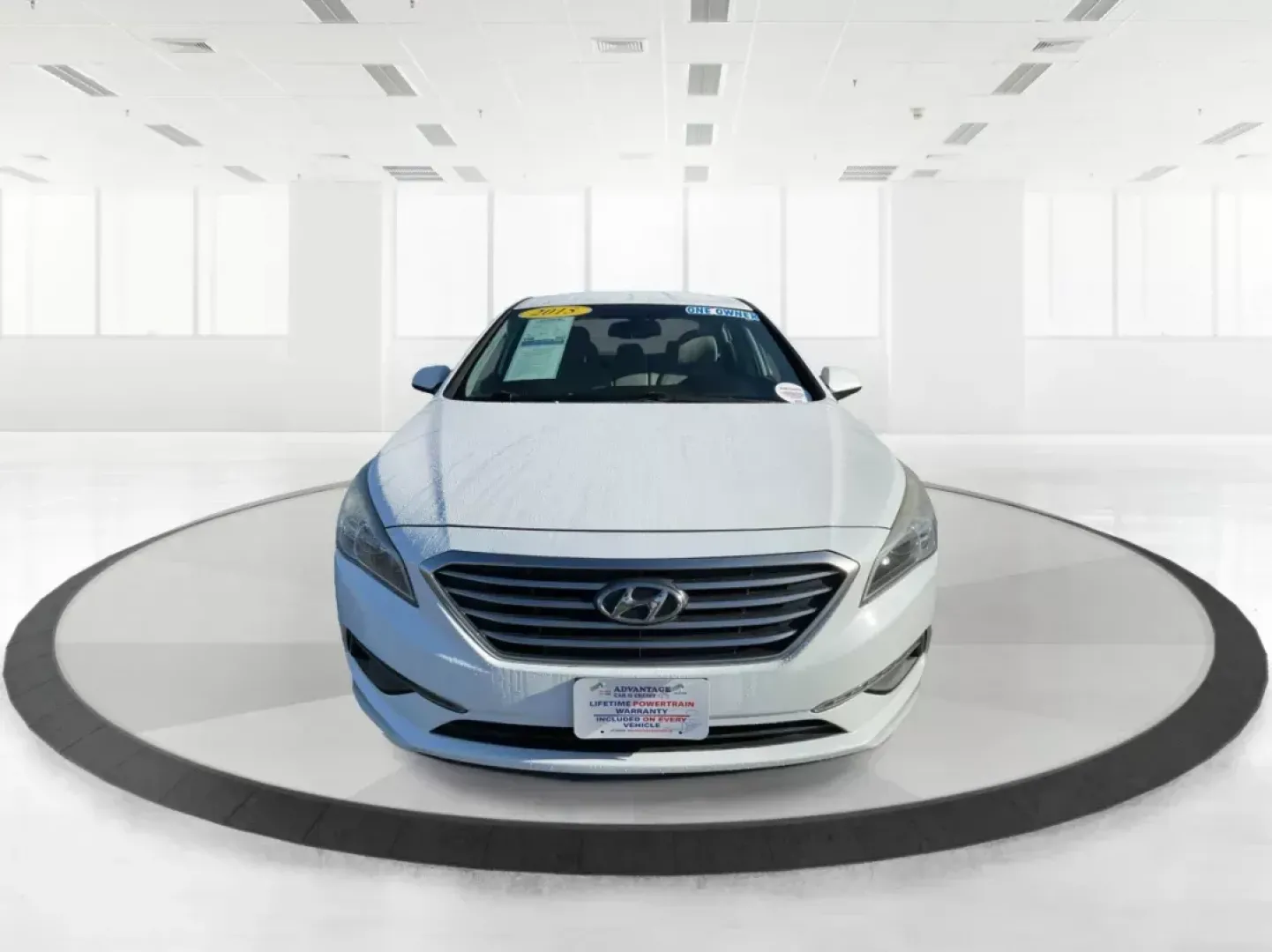 2015 Hyundai Sonata SE (5NPE24AF9FH) with an 2.4L I-4 gasoline direct injection engine, located at 4508 South Dixie Dr, Moraine, OH, 45439, (937) 908-9800, 39.807072, -84.031563 - Photo#6
