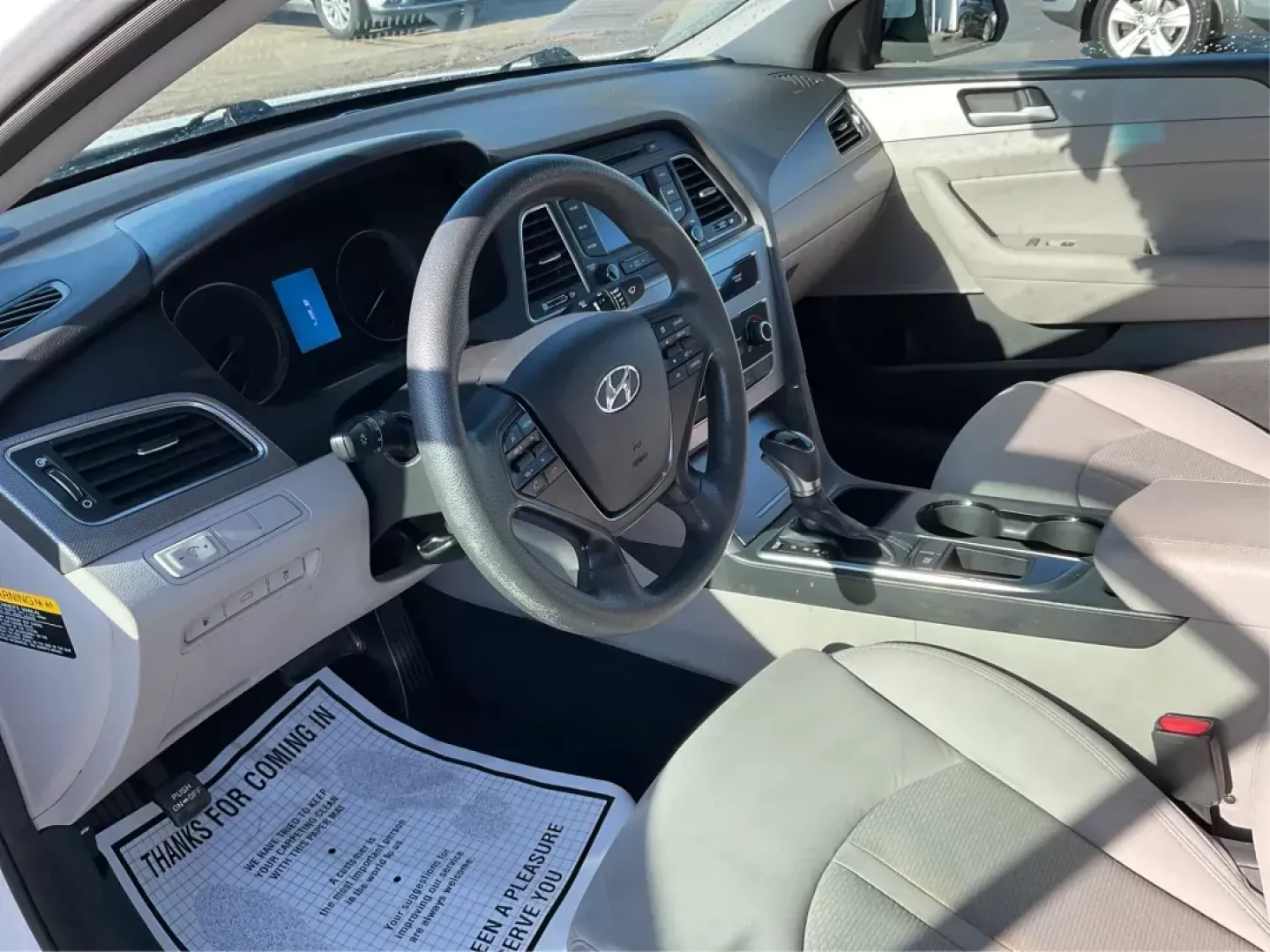 2015 Hyundai Sonata SE (5NPE24AF9FH) with an 2.4L I-4 gasoline direct injection engine, located at 4508 South Dixie Dr, Moraine, OH, 45439, (937) 908-9800, 39.807072, -84.031563 - Photo#8