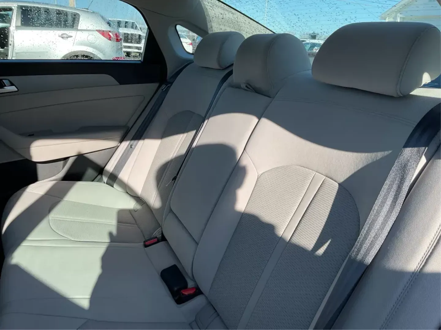 2015 Hyundai Sonata SE (5NPE24AF9FH) with an 2.4L I-4 gasoline direct injection engine, located at 4508 South Dixie Dr, Moraine, OH, 45439, (937) 908-9800, 39.807072, -84.031563 - Photo#9