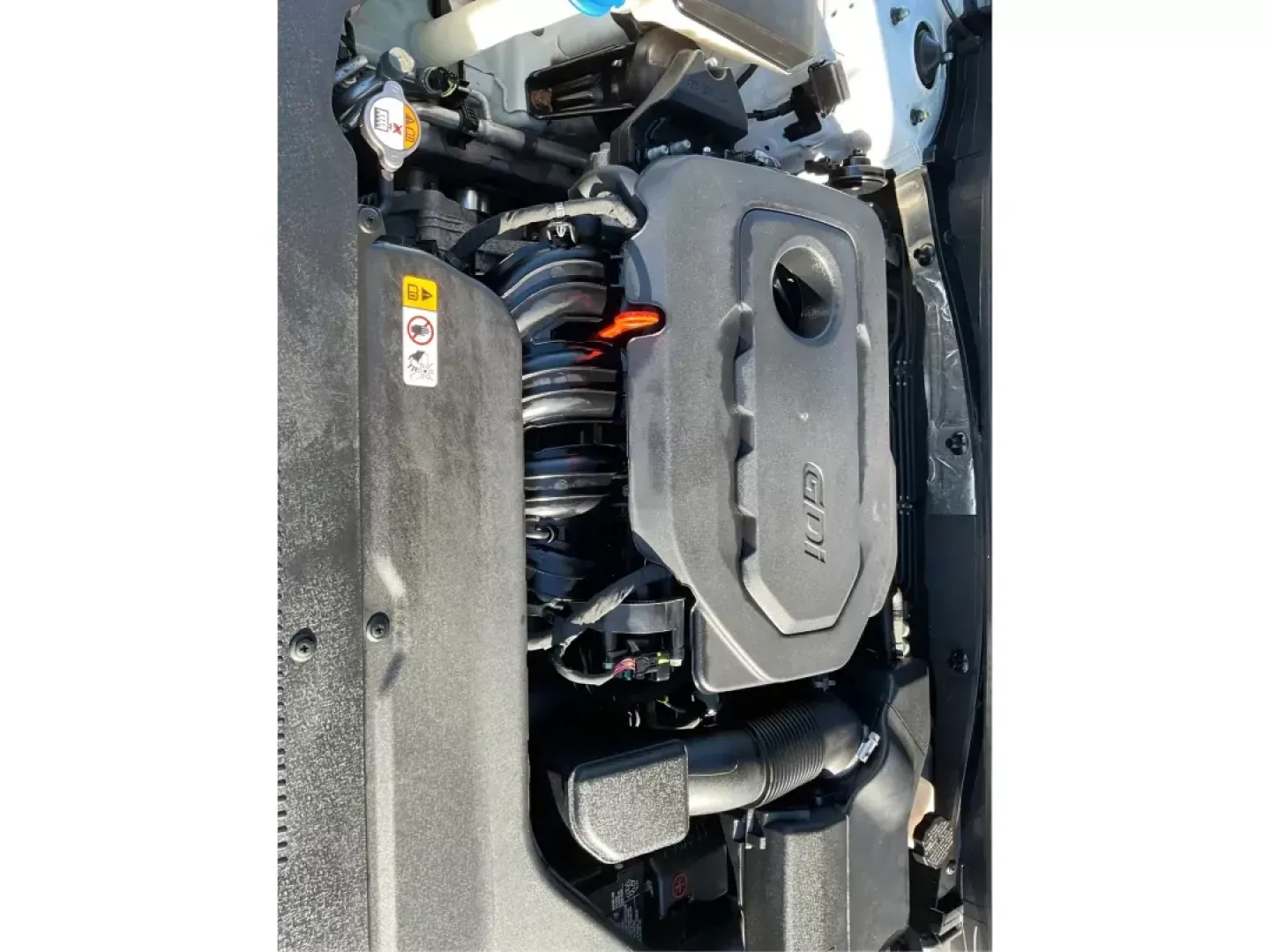 2015 Hyundai Sonata SE (5NPE24AF9FH) with an 2.4L I-4 gasoline direct injection engine, located at 4508 South Dixie Dr, Moraine, OH, 45439, (937) 908-9800, 39.807072, -84.031563 - Photo#10