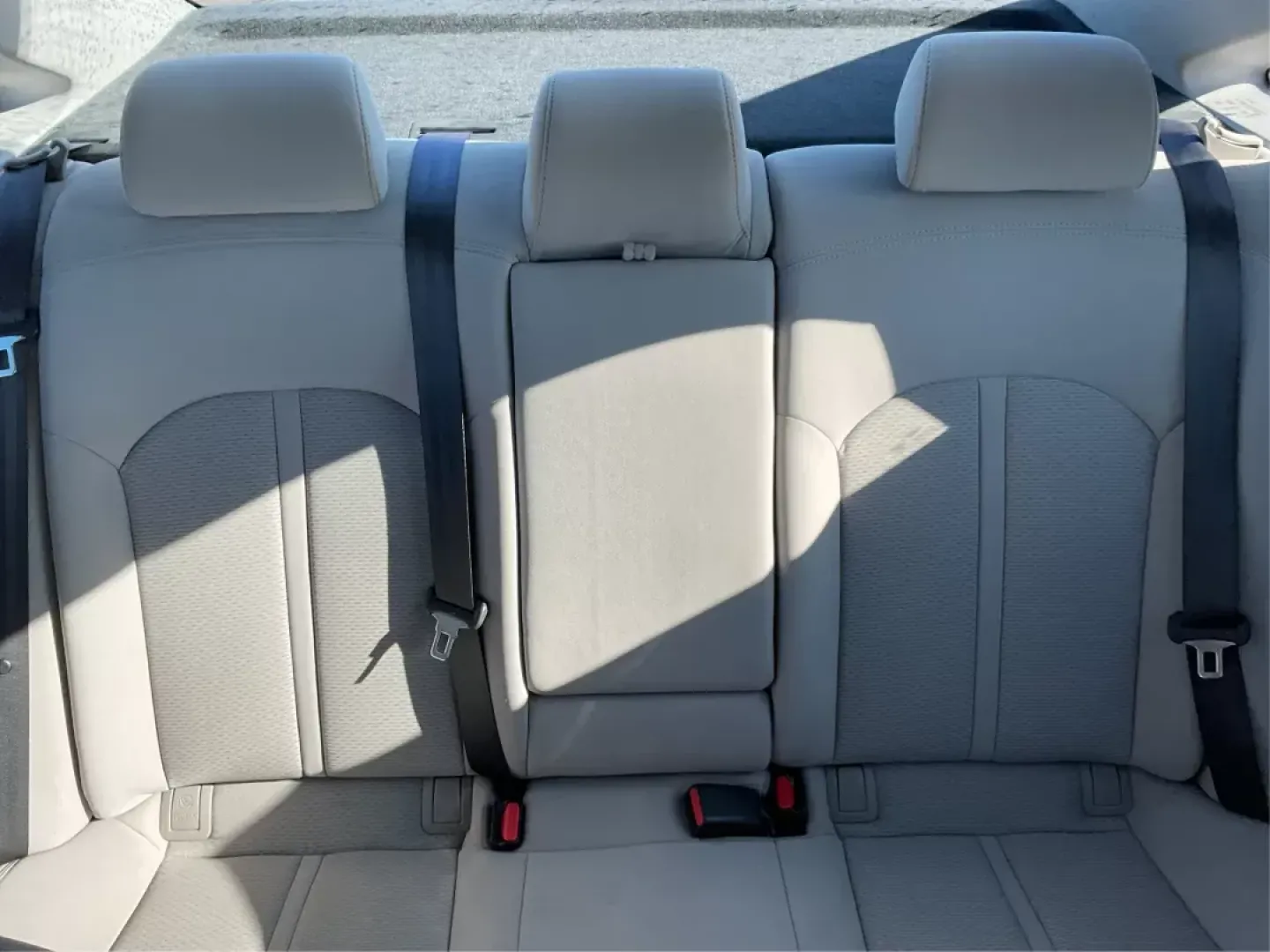 2015 Hyundai Sonata SE (5NPE24AF9FH) with an 2.4L I-4 gasoline direct injection engine, located at 4508 South Dixie Dr, Moraine, OH, 45439, (937) 908-9800, 39.807072, -84.031563 - Photo#13