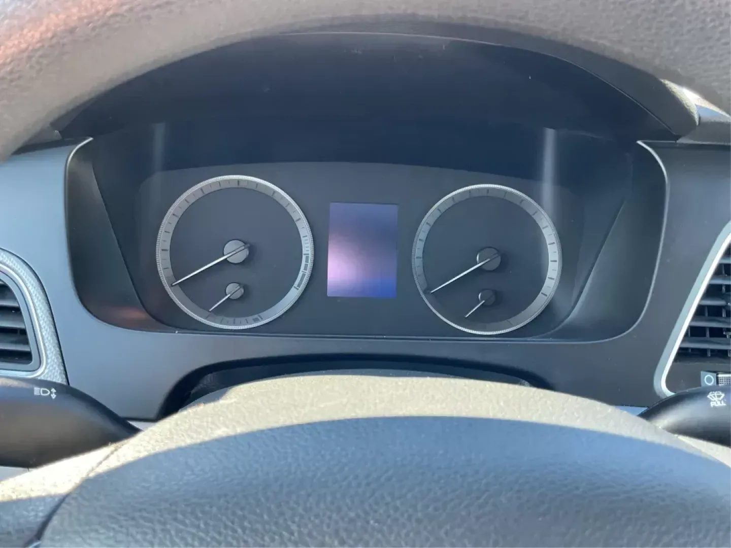 2015 Hyundai Sonata SE (5NPE24AF9FH) with an 2.4L I-4 gasoline direct injection engine, located at 4508 South Dixie Dr, Moraine, OH, 45439, (937) 908-9800, 39.807072, -84.031563 - Photo#14