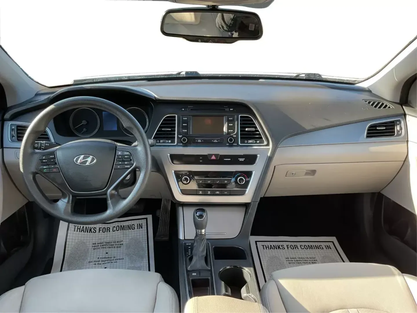2015 Hyundai Sonata SE (5NPE24AF9FH) with an 2.4L I-4 gasoline direct injection engine, located at 4508 South Dixie Dr, Moraine, OH, 45439, (937) 908-9800, 39.807072, -84.031563 - Photo#19
