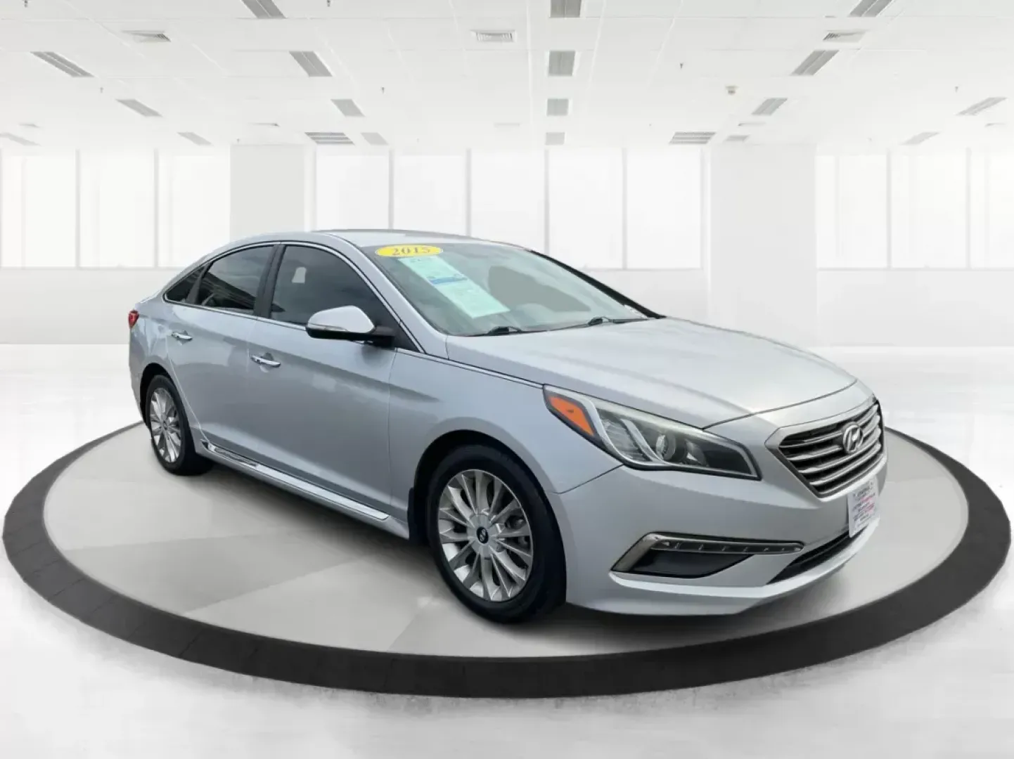 2015 Hyundai Sonata Limited (5NPE34AF6FH) with an 2.4L I-4 gasoline direct injection engine, located at 401 Woodman Dr, Riverside, OH, 45431, (937) 908-9800, 39.761024, -84.120956 - Photo#0