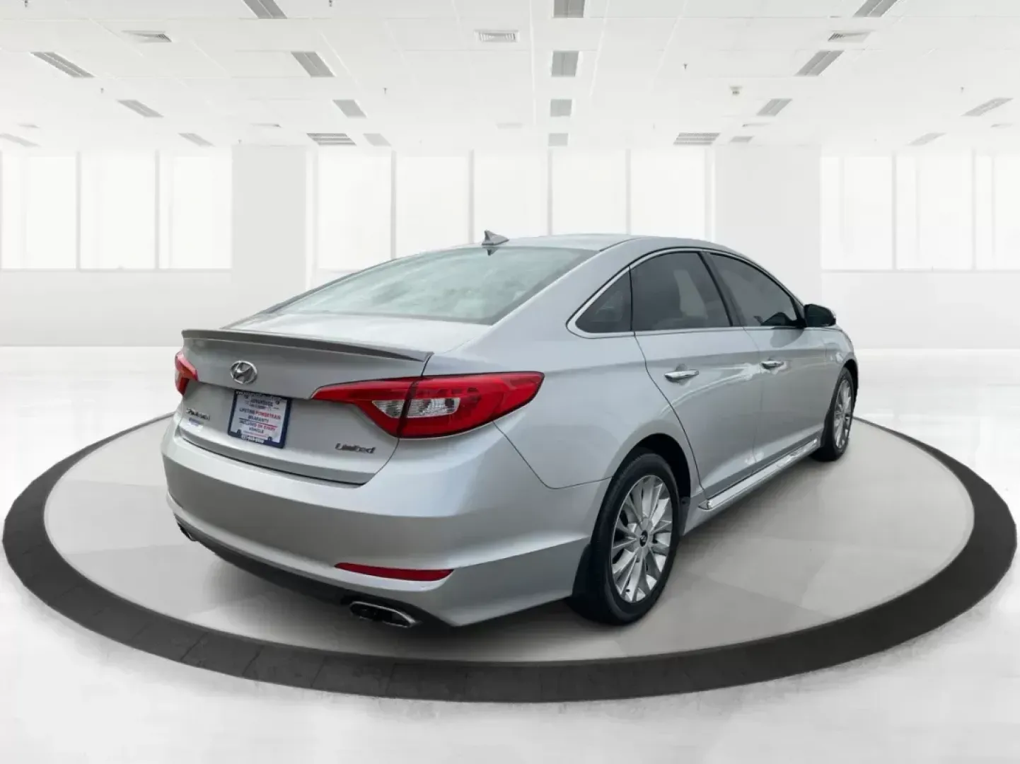 2015 Hyundai Sonata Limited (5NPE34AF6FH) with an 2.4L I-4 gasoline direct injection engine, located at 401 Woodman Dr, Riverside, OH, 45431, (937) 908-9800, 39.761024, -84.120956 - Photo#2